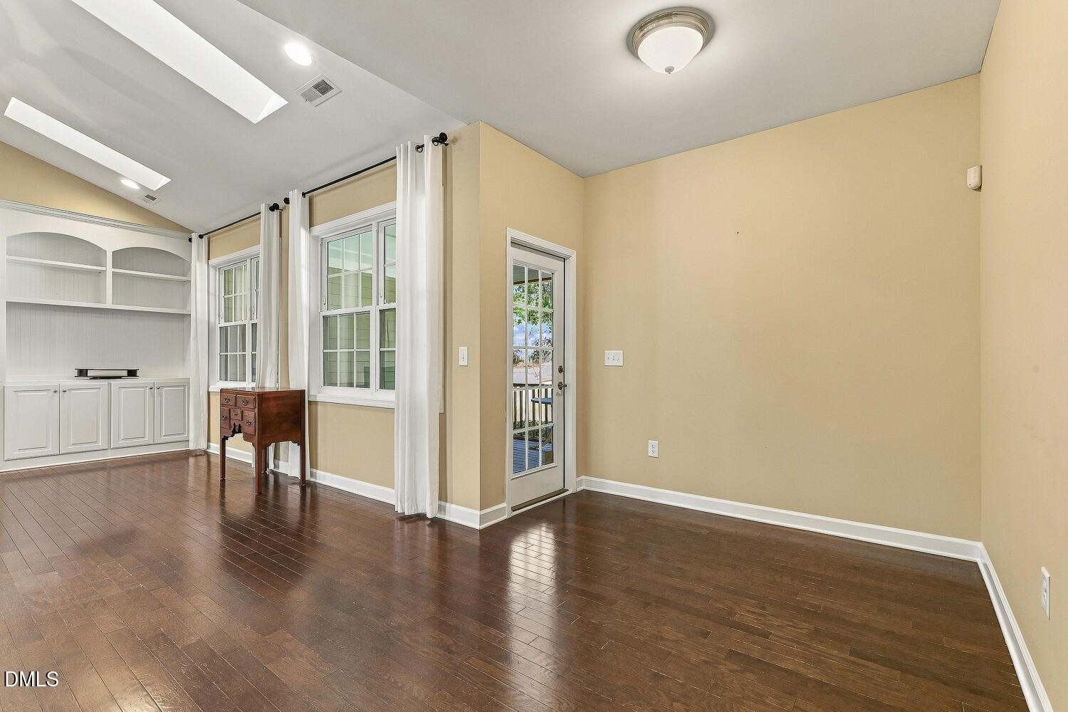 Exterior photo of 625 Legend Oaks Drive, Chapel Hill, NC 27517. MLS: 10198066