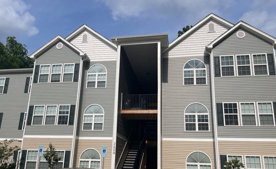 Exterior photo of 2608 Pennoak Way H, Greensboro, NC 27407. MLS: 10178674