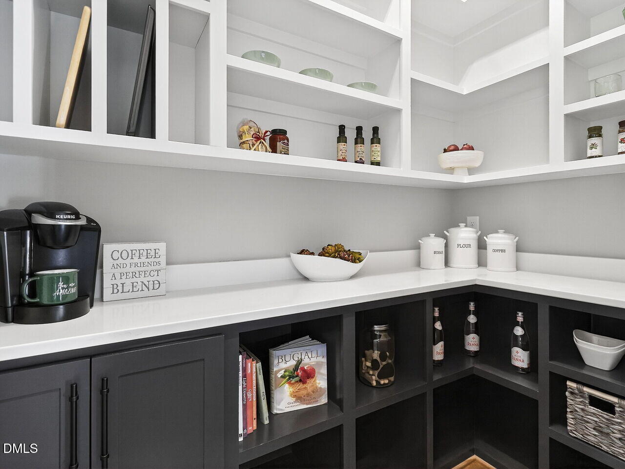 008-1280x960-butler-pantry