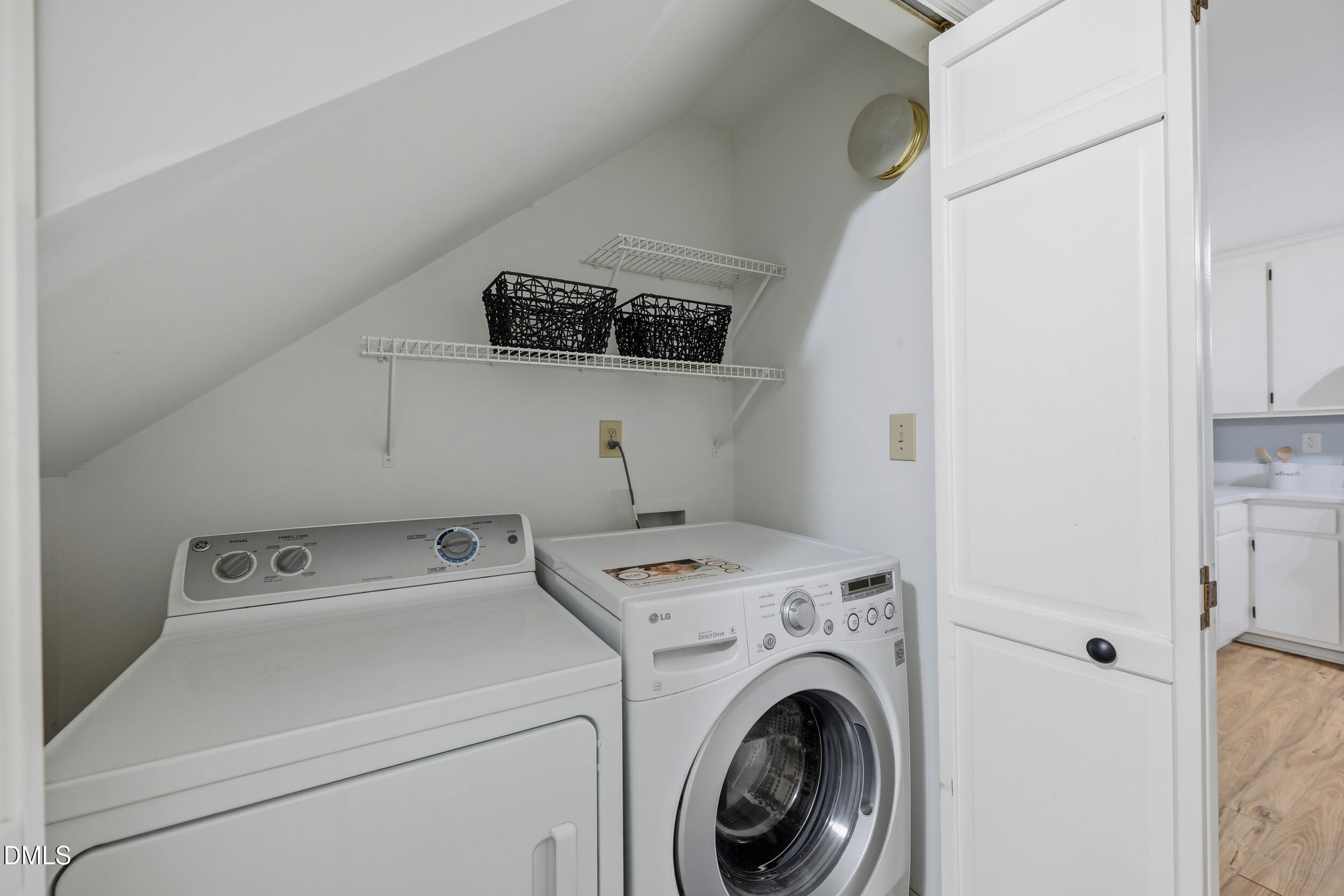 15 -104 pointe place, interior