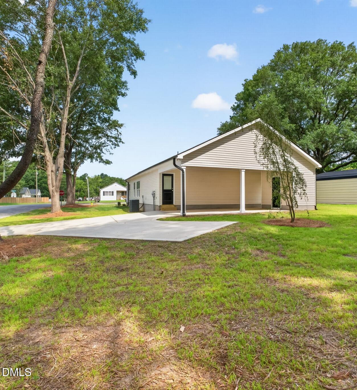 Exterior photo of 711 S Ellis Avenue, Dunn, NC 28334. MLS: 10177807