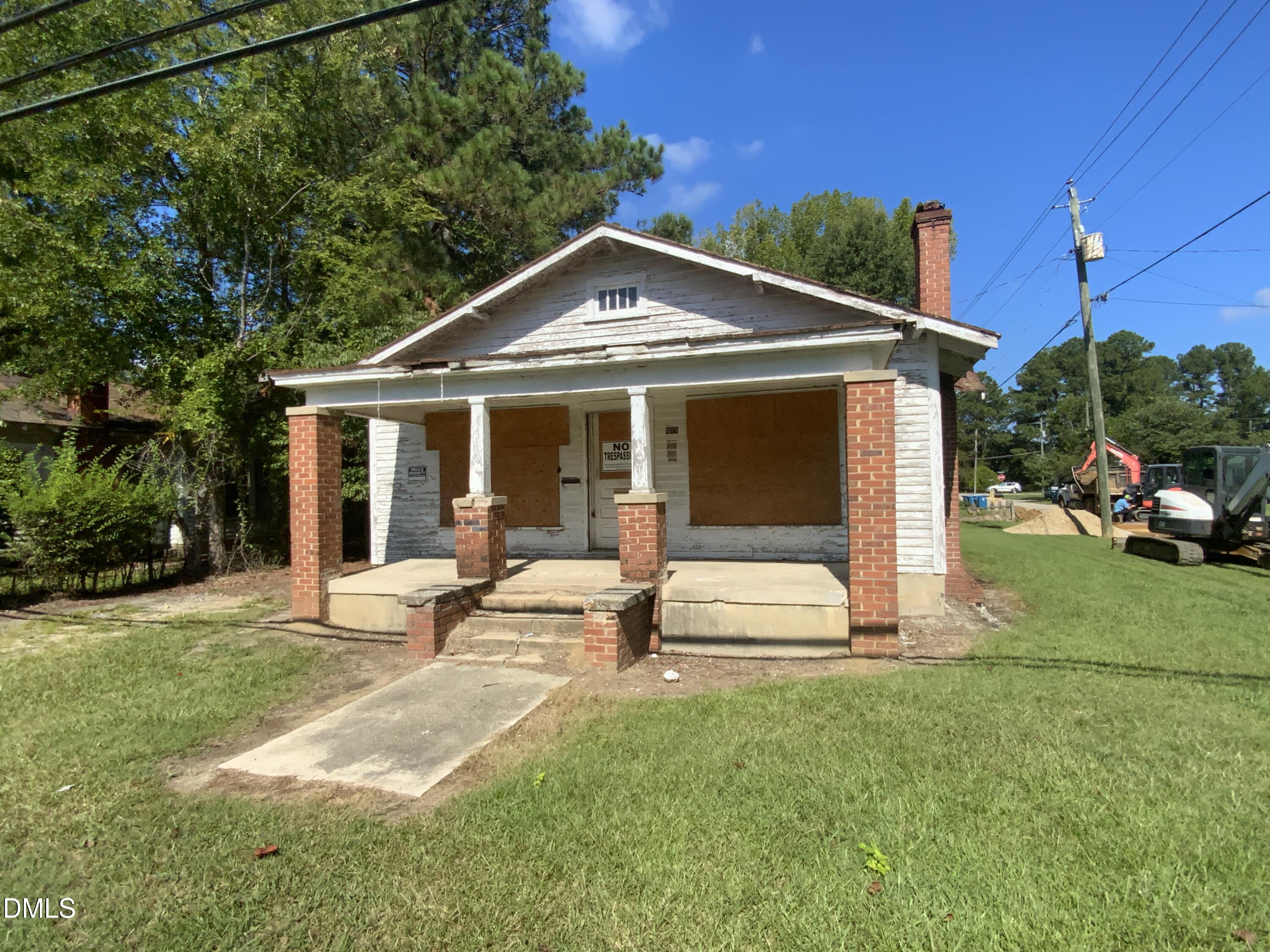 Exterior photo of 411 N Magnolia Avenue, Dunn, NC 28334. MLS: 10190592