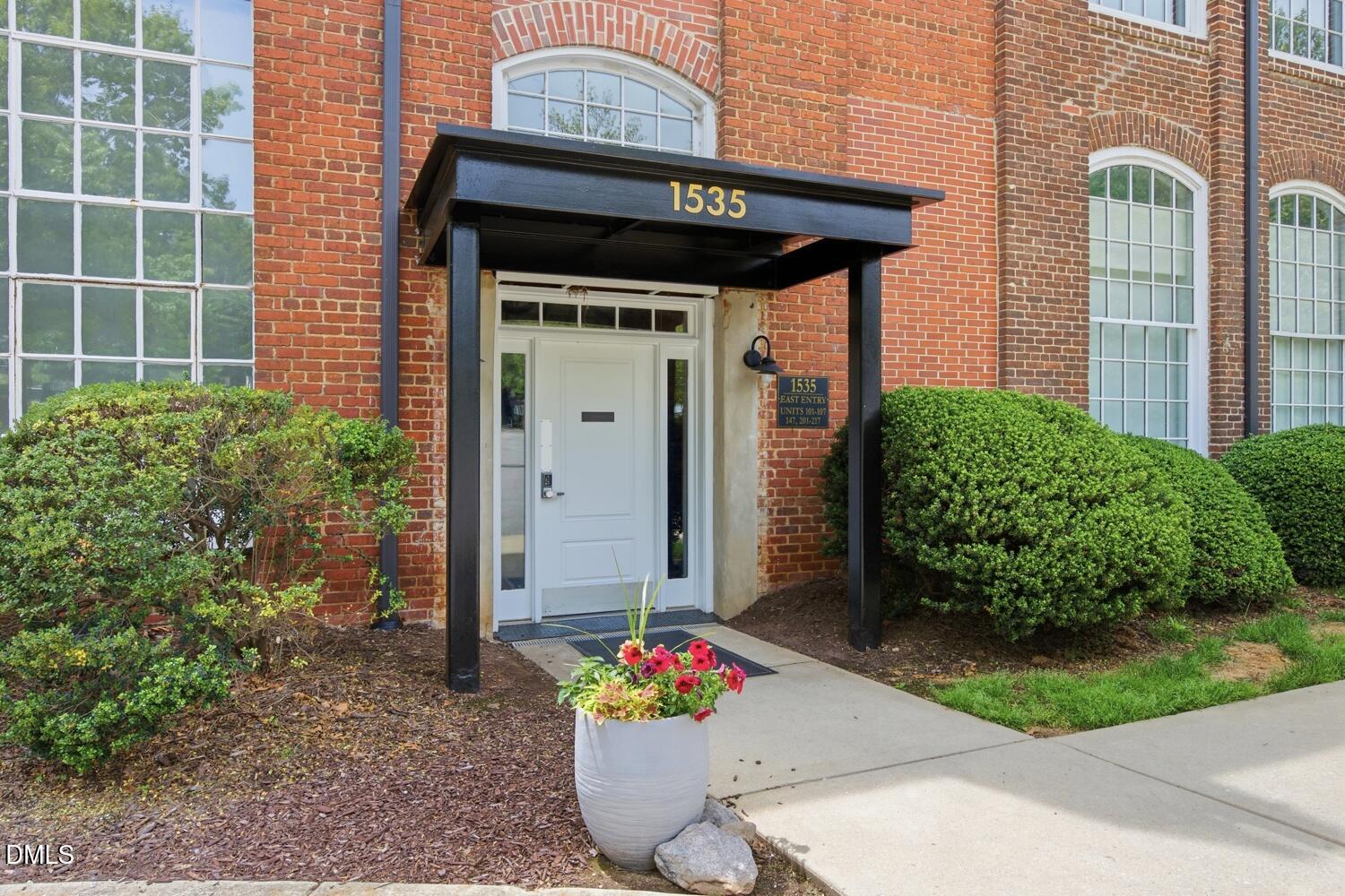 1535_caraleigh_unit_207_025