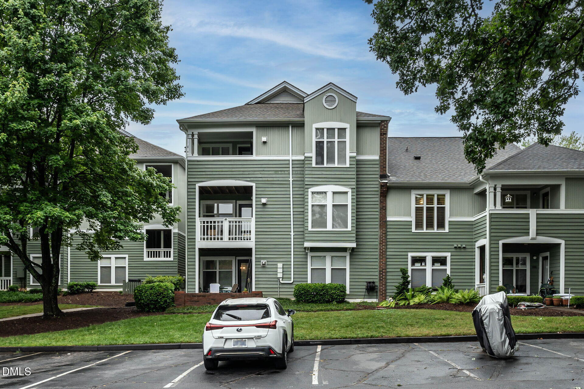 Exterior photo of 1111 Parkridge Lane 103, Raleigh, NC 27605. MLS: 10184726