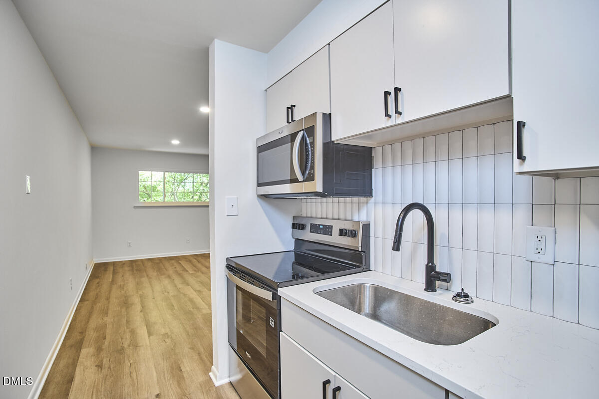 Exterior photo of 2600 Noble Road D, Raleigh, NC 27608. MLS: 10194702