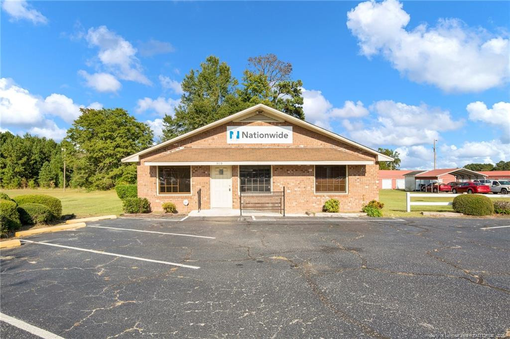 Exterior photo of 919 E Fourth Street E, Red Springs, NC 28377. MLS: 764512