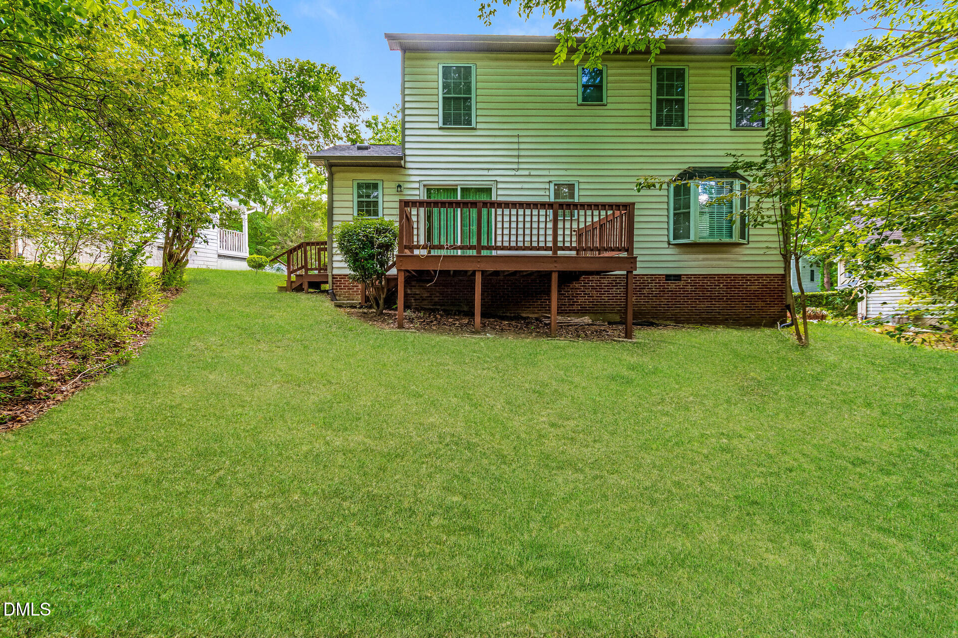 021-photo-rear-view-15393488