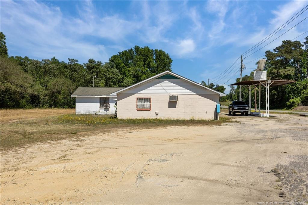 Exterior photo of 4400 Newton Grove Highway, Newton Grove, NC 28366. MLS: 761226