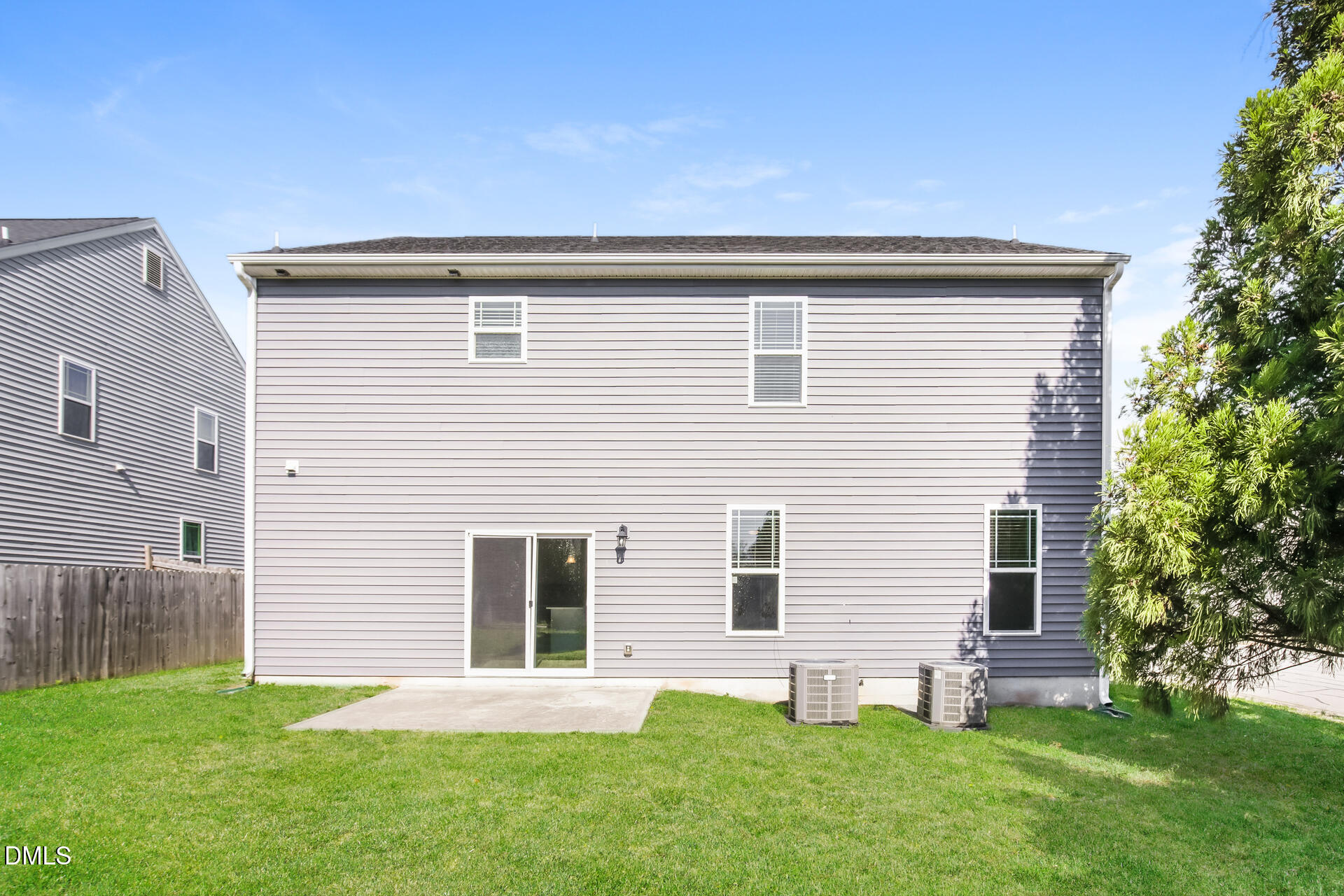 021-photo-rear-view-15238967