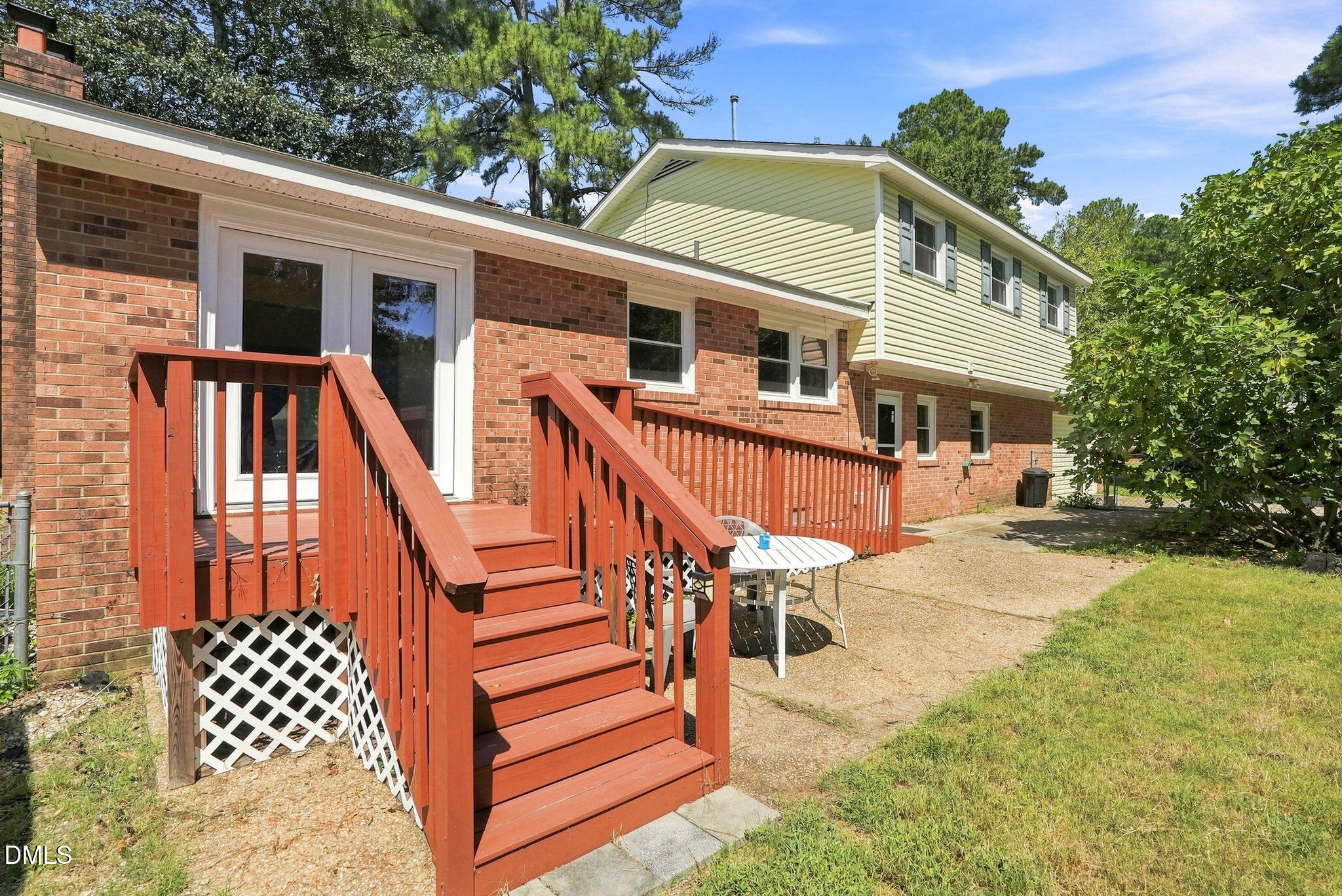 Exterior photo of 1201 S Crescent Drive, Smithfield, NC 27577. MLS: 10191434