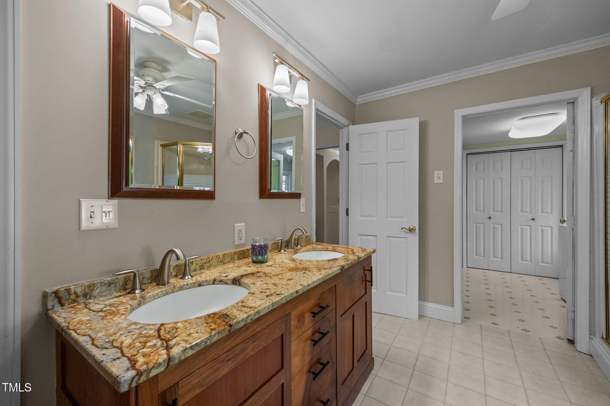 property-img