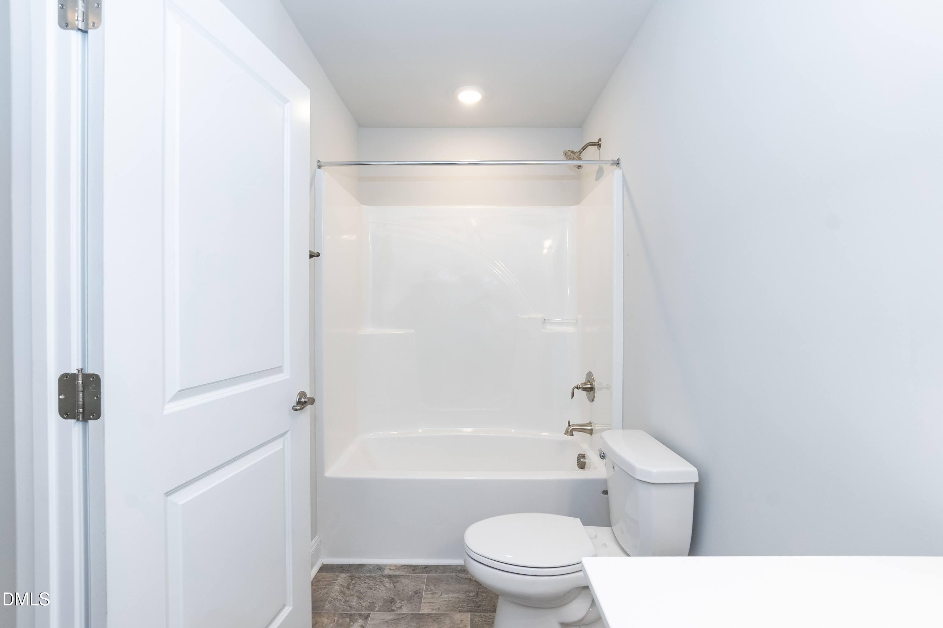 Bathroom 02b