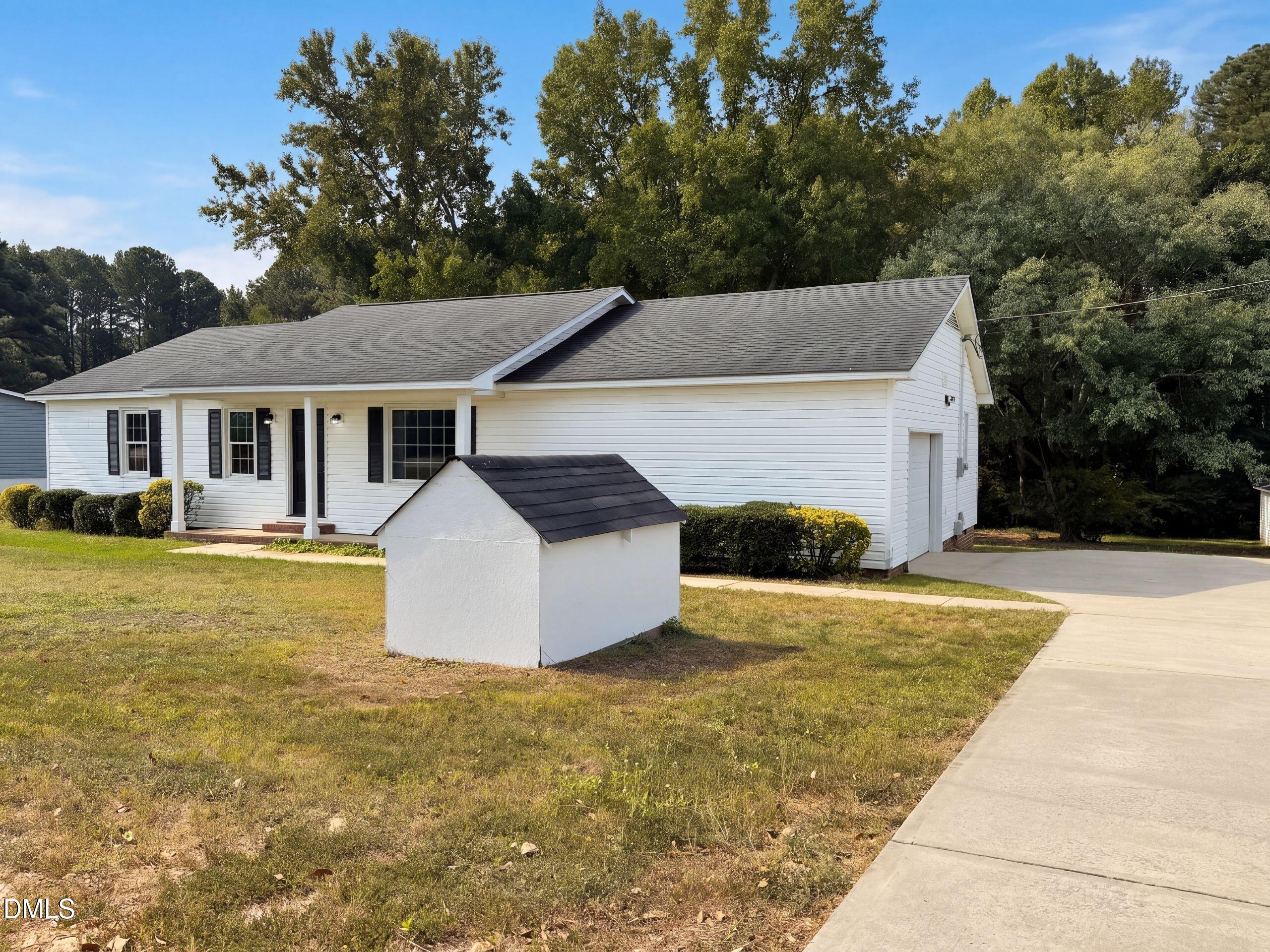 Exterior photo of 2615 Baileys Xrds Road, Benson, NC 27504. MLS: 10195398