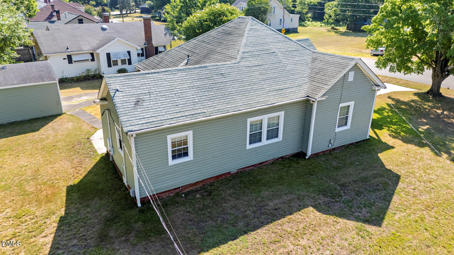 Exterior photo of 725 Everett Street, Burlington, NC 27215. MLS: 10173672