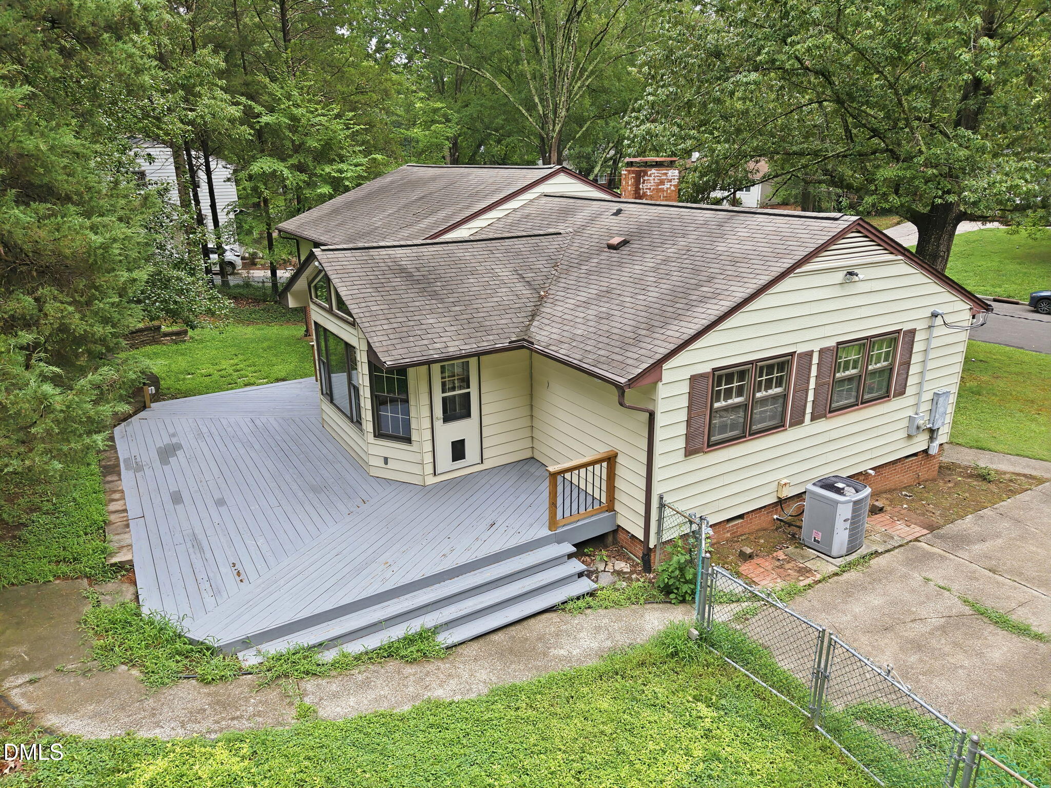 Exterior photo of 305 Plum Lane, Chapel Hill, NC 27517. MLS: 10184904