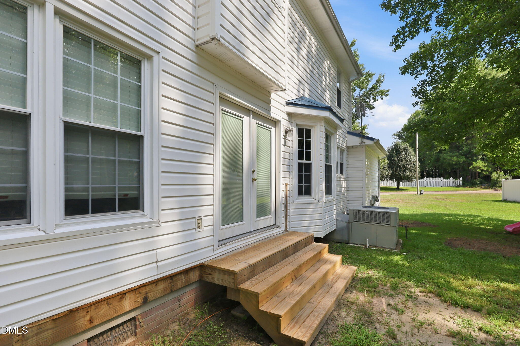 Exterior photo of 400 Thorndale Drive, Dunn, NC 28334. MLS: 10187360