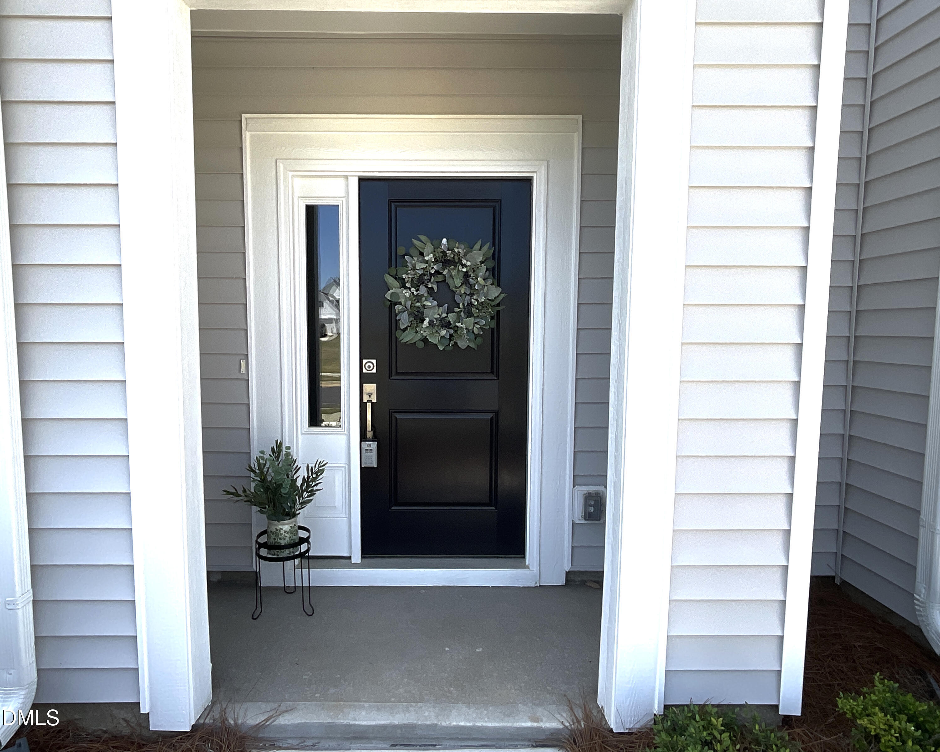 27 Pansy exterior front