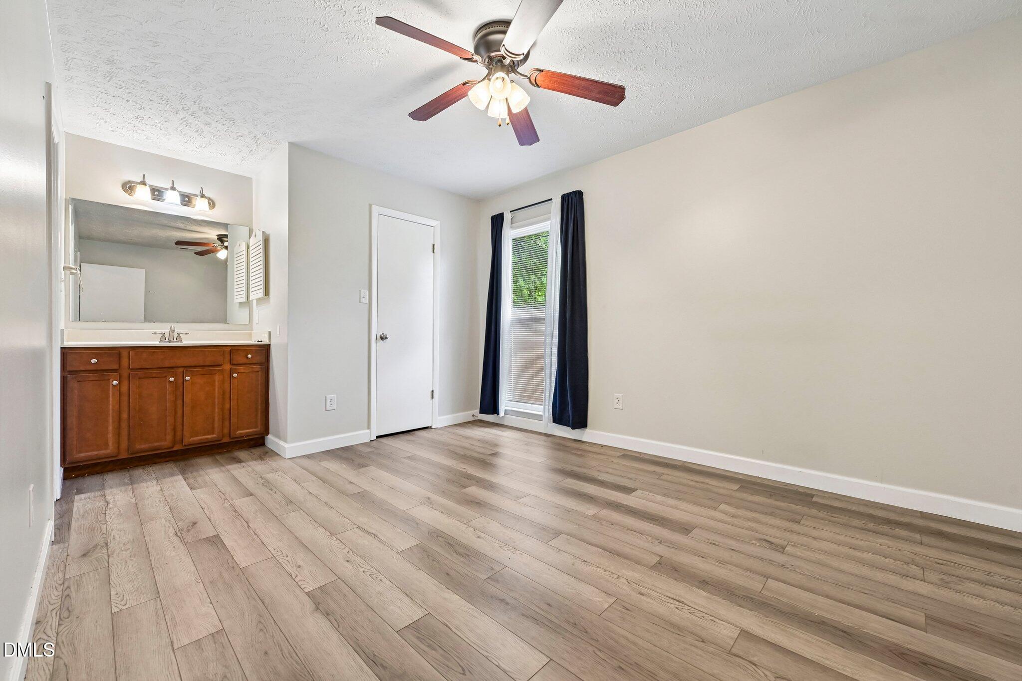 16-web-or-mls-Rannock Dr-S0805-016
