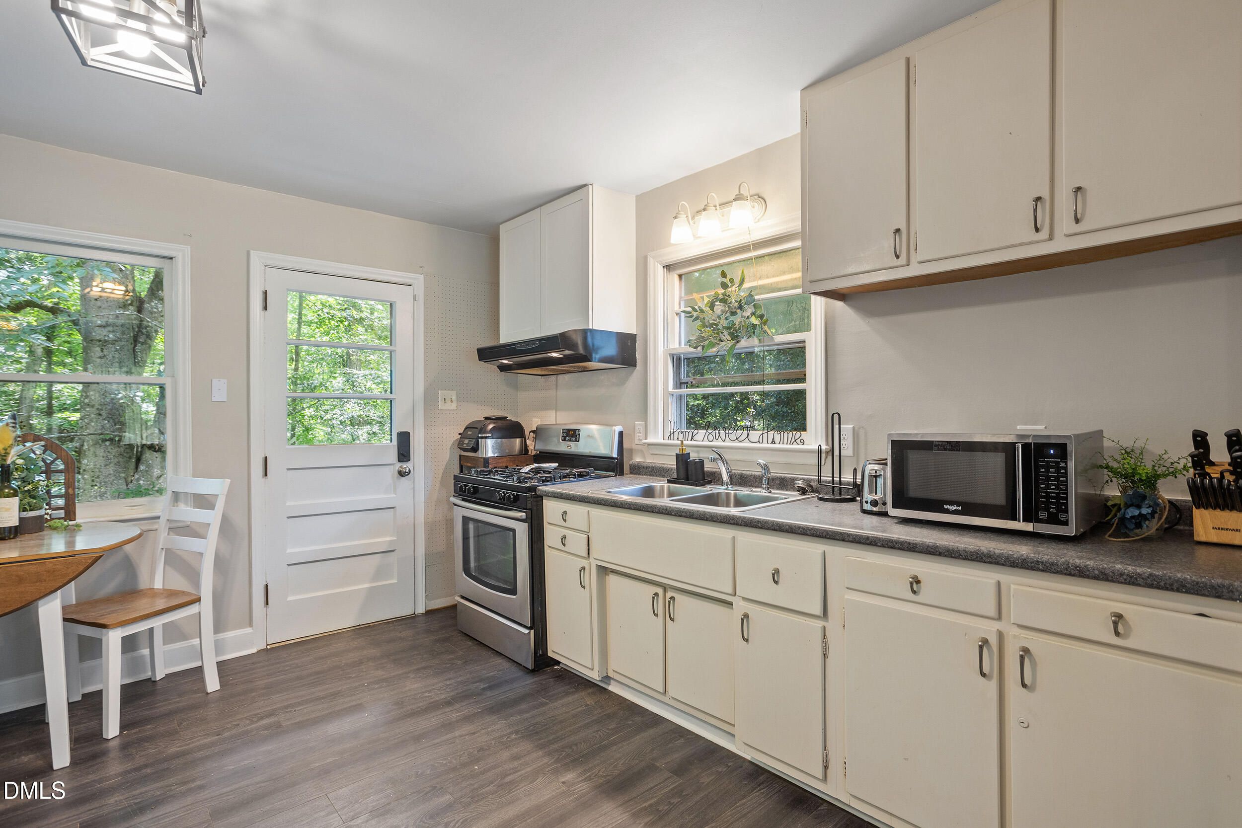 Exterior photo of 122 Taylor Street, Chapel Hill, NC 27514. MLS: 10179703