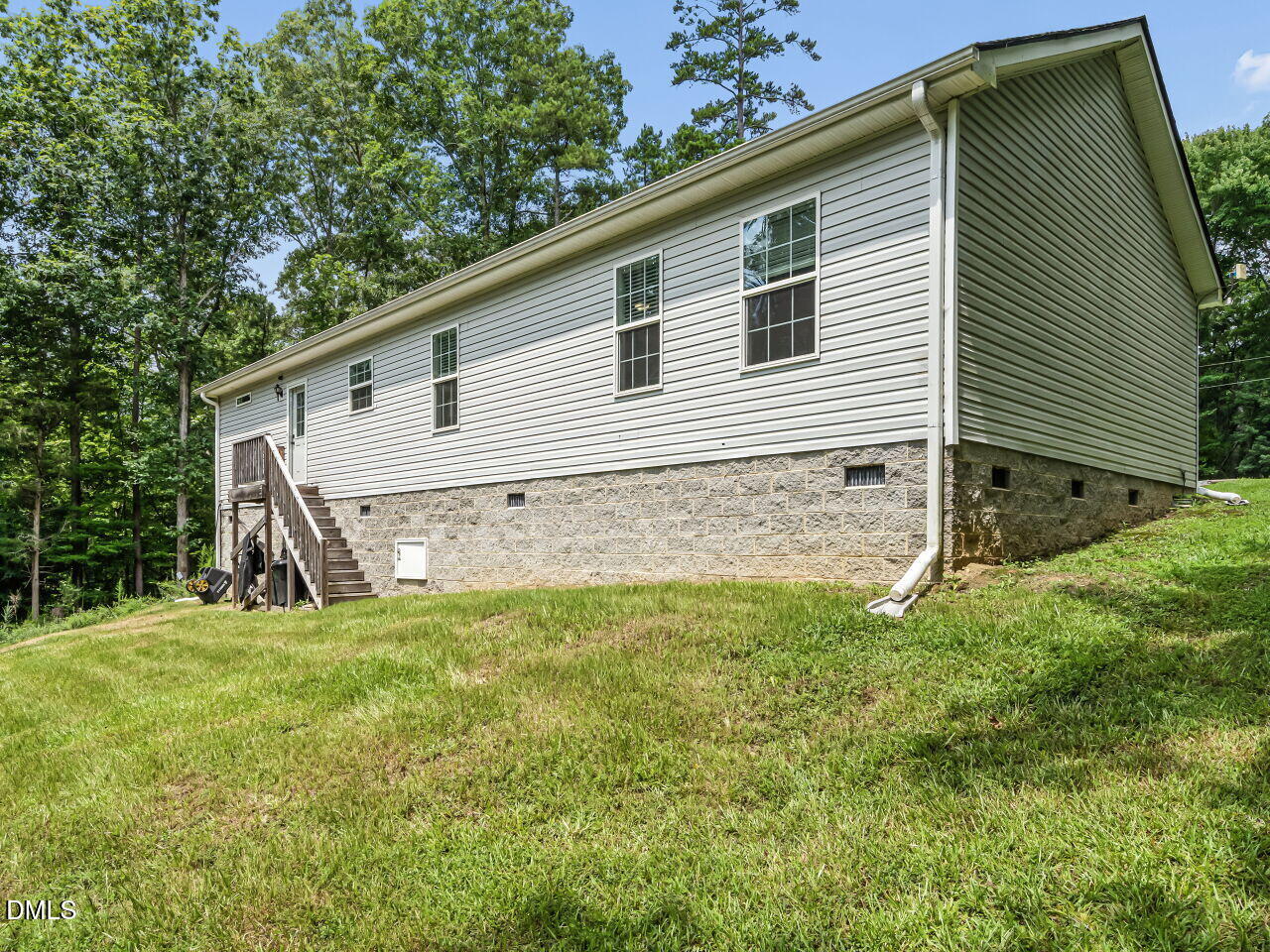 Exterior photo of 979 Natchez Trace Trace, Fuquay Varina, NC 27526. MLS: 10186604