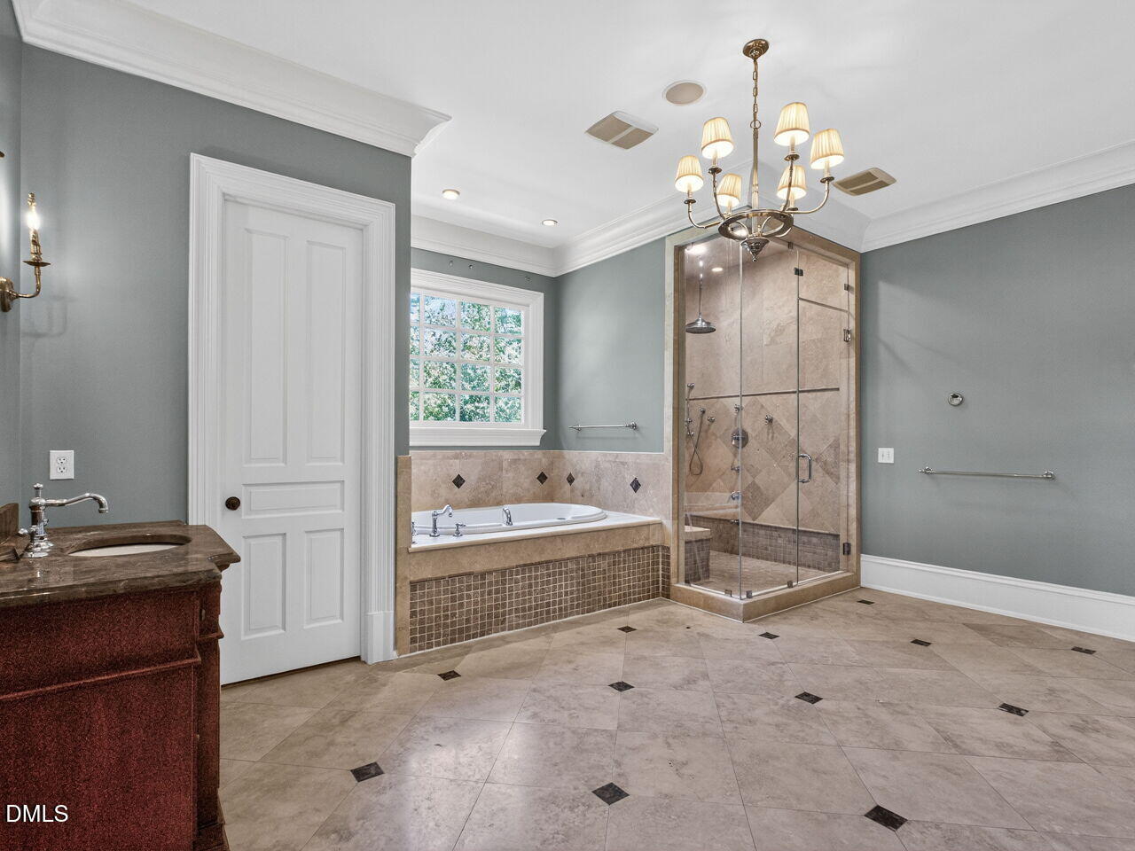 062-1280x960-2nd-primary-bath
