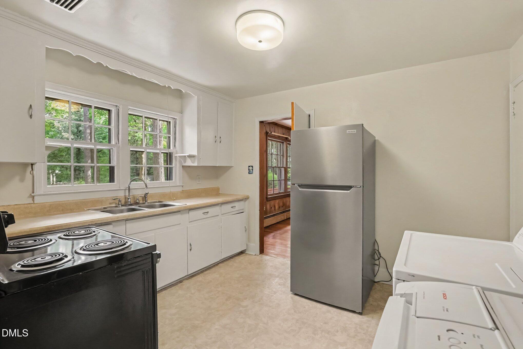 Exterior photo of 423 Whitehead Circle, Chapel Hill, NC 27514. MLS: 10186297