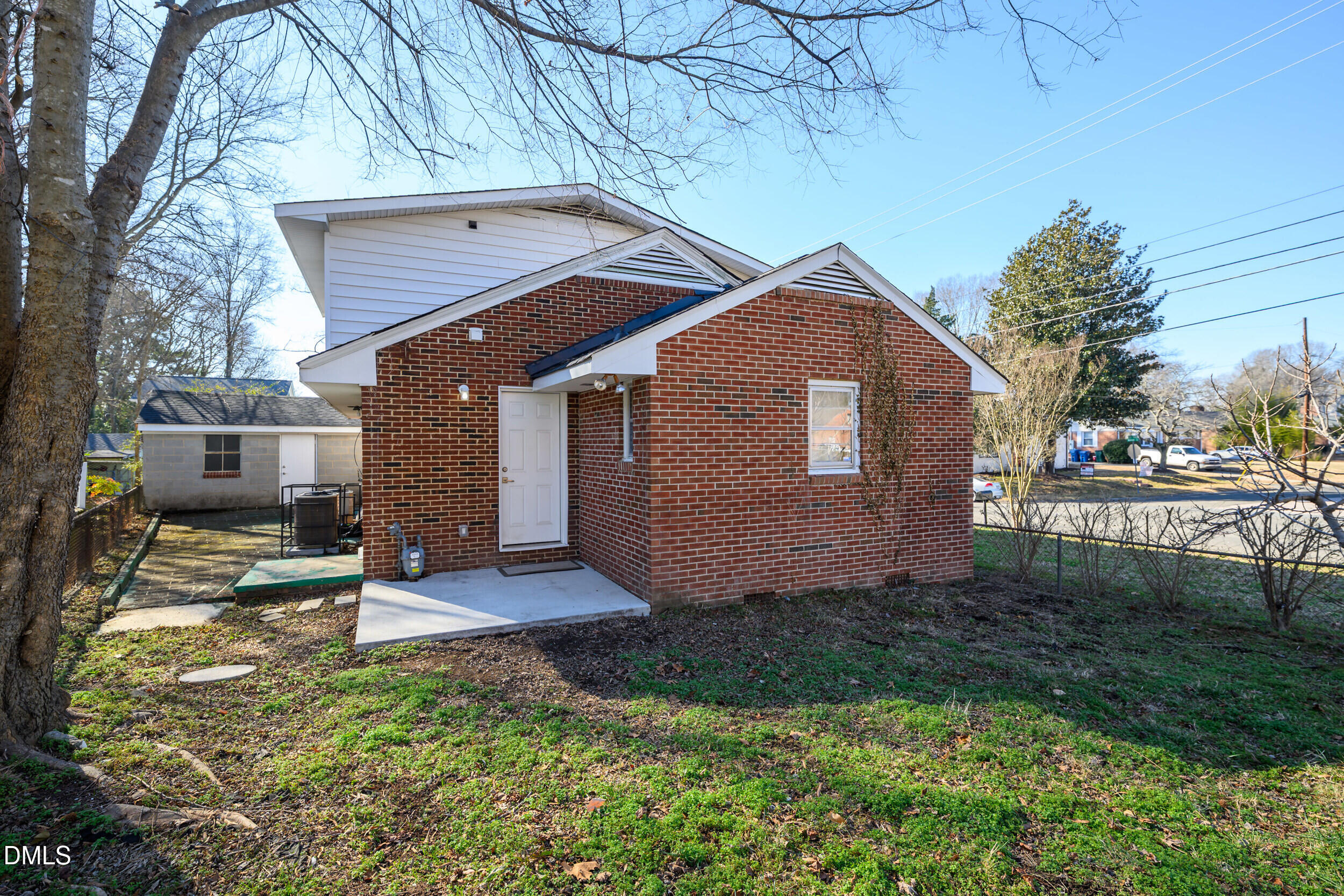 22 -2201 otis st, exterior