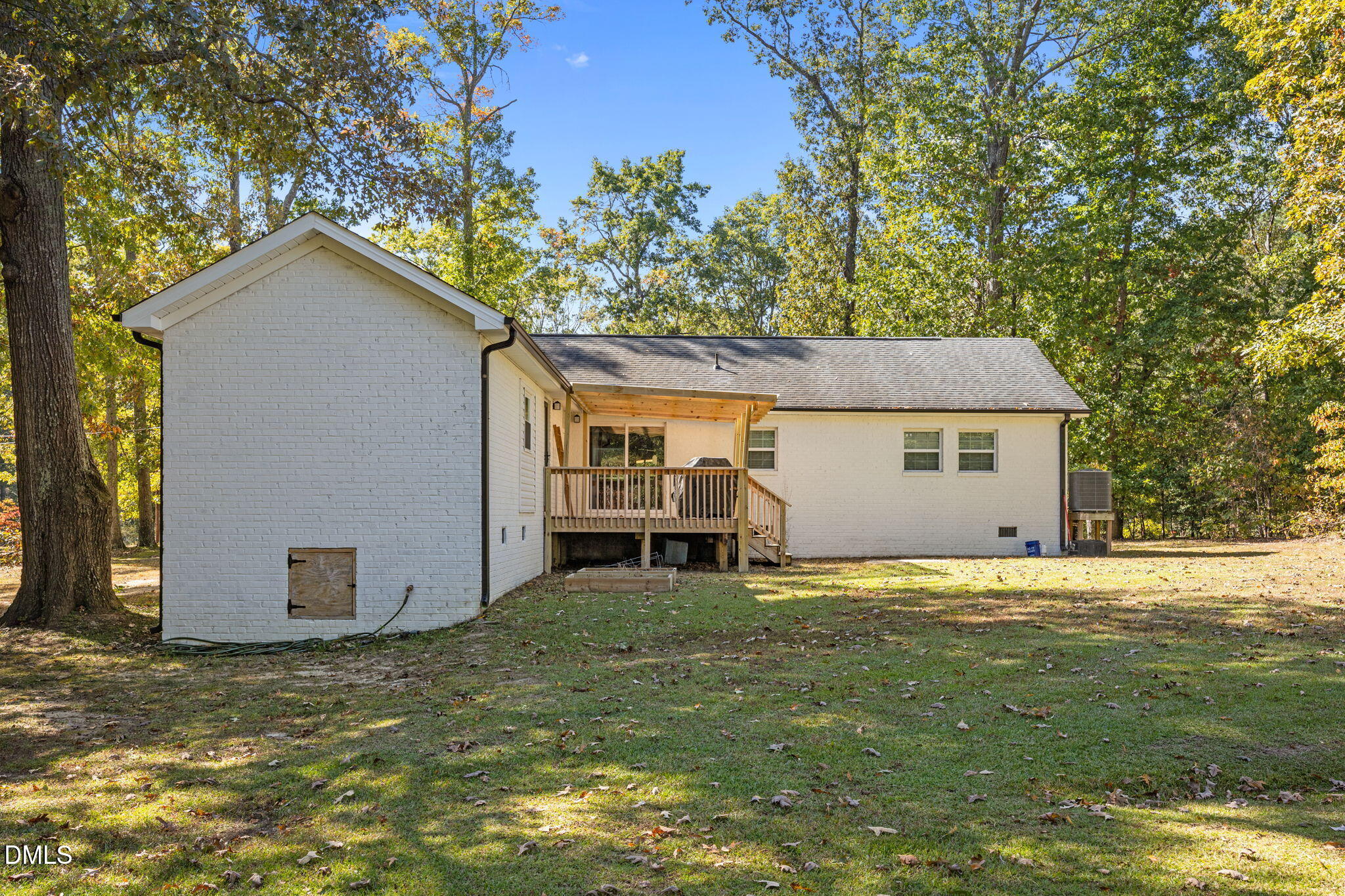 EXTERIOR REAR
