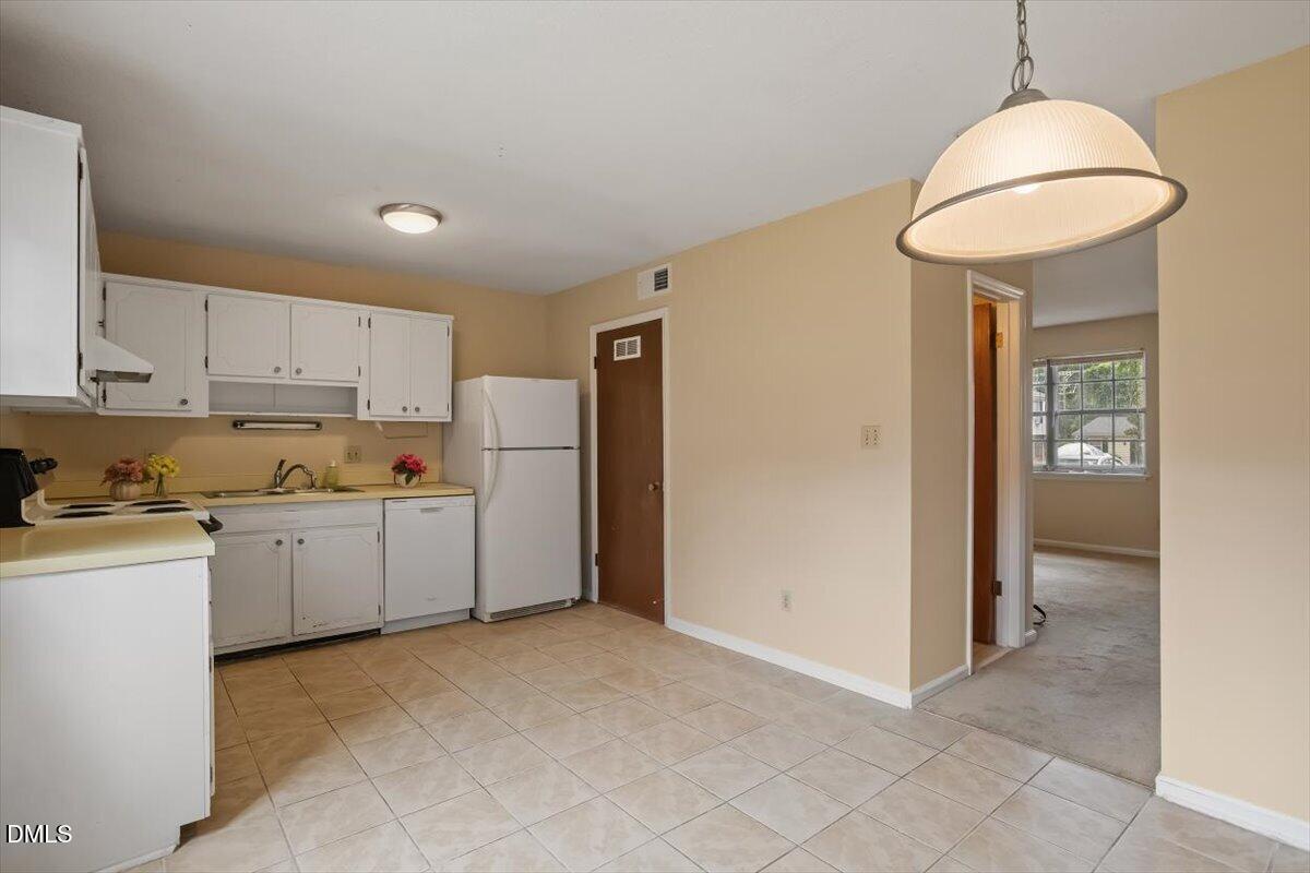 Exterior photo of 1002 Willow Drive 19, Chapel Hill, NC 27517. MLS: 10182768