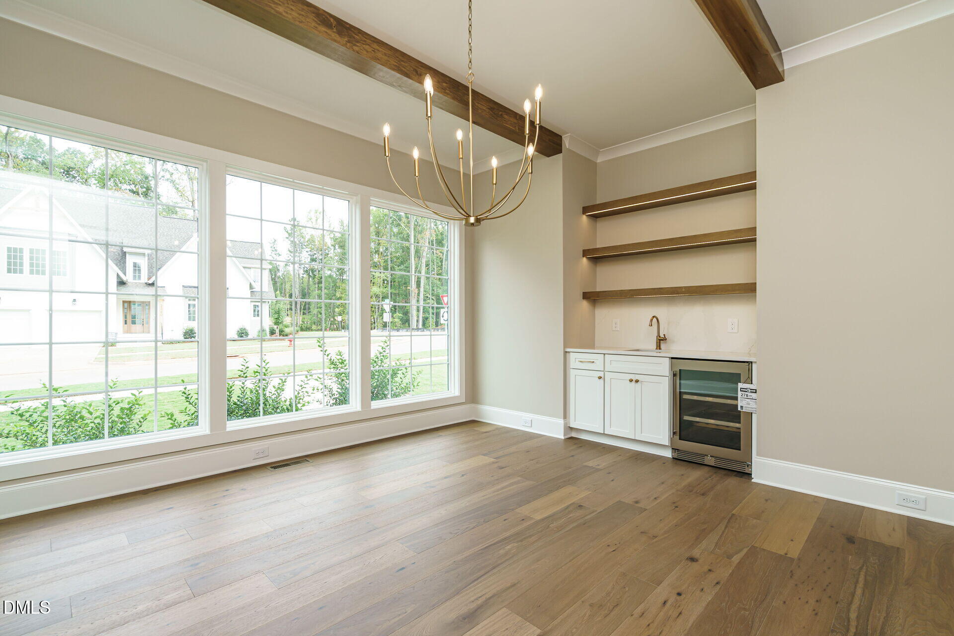 011-1920x1080-dining-room