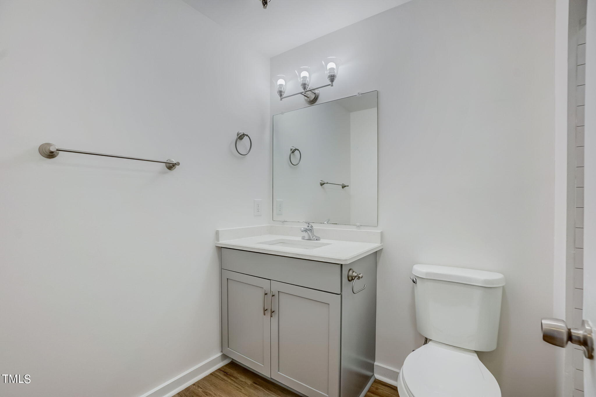 24-web-or-mls-N Duke St 105-022