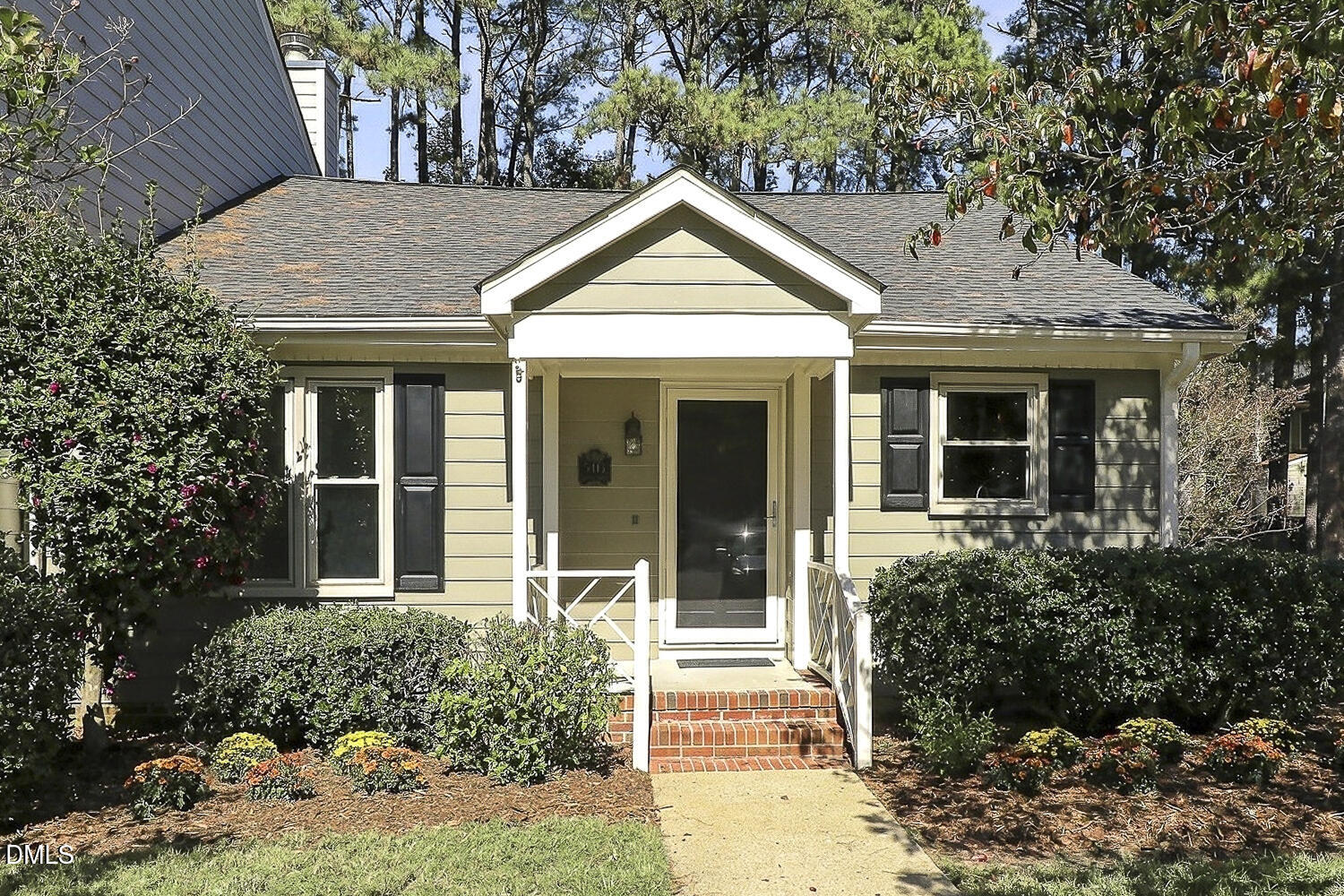 5413 Sharpe Drive - Adorable!