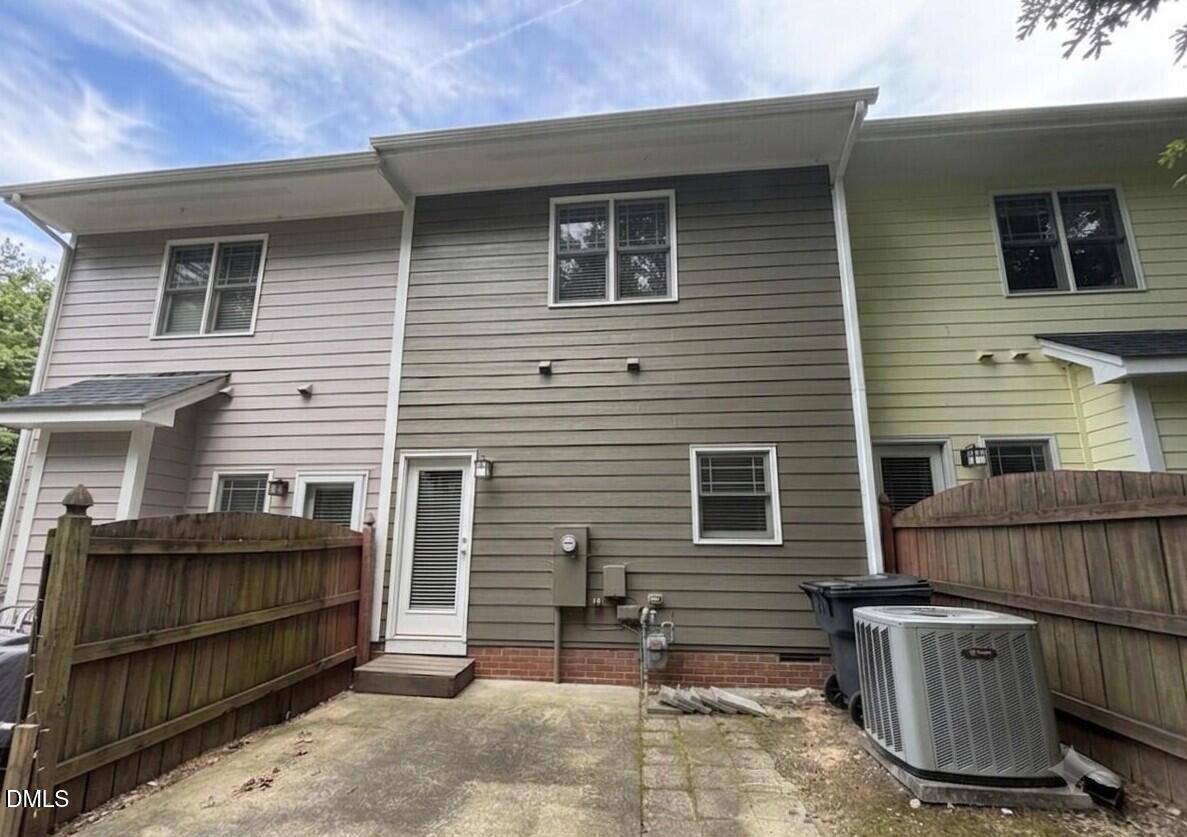 Exterior photo of 1008 Mica Lamp Court, Apex, NC 27502. MLS: 10195360