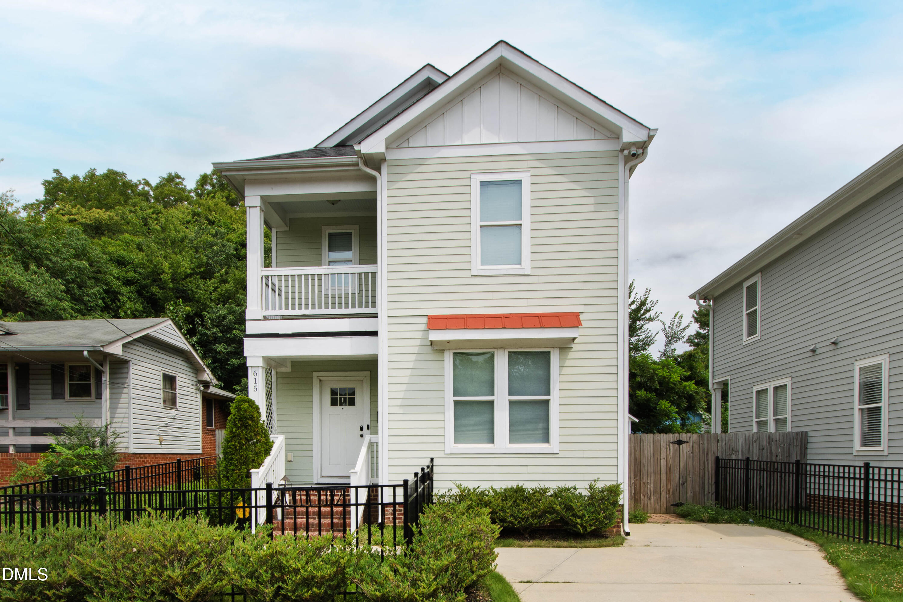 Exterior photo of 615 E Lenoir Street, Raleigh, NC 27601. MLS: 10186326