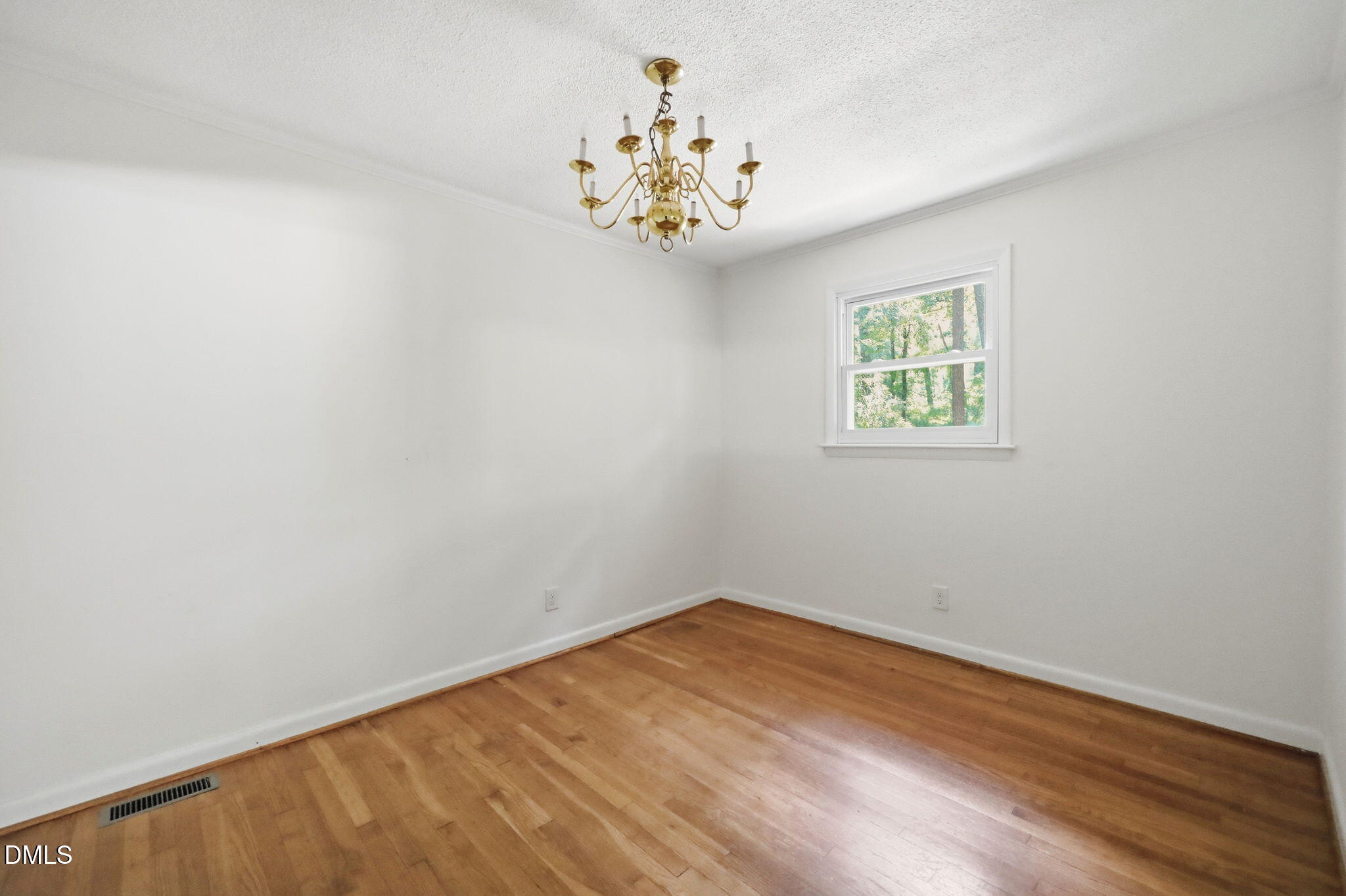 Exterior photo of 139 Windsor Circle, Chapel Hill, NC 27516. MLS: 10177912