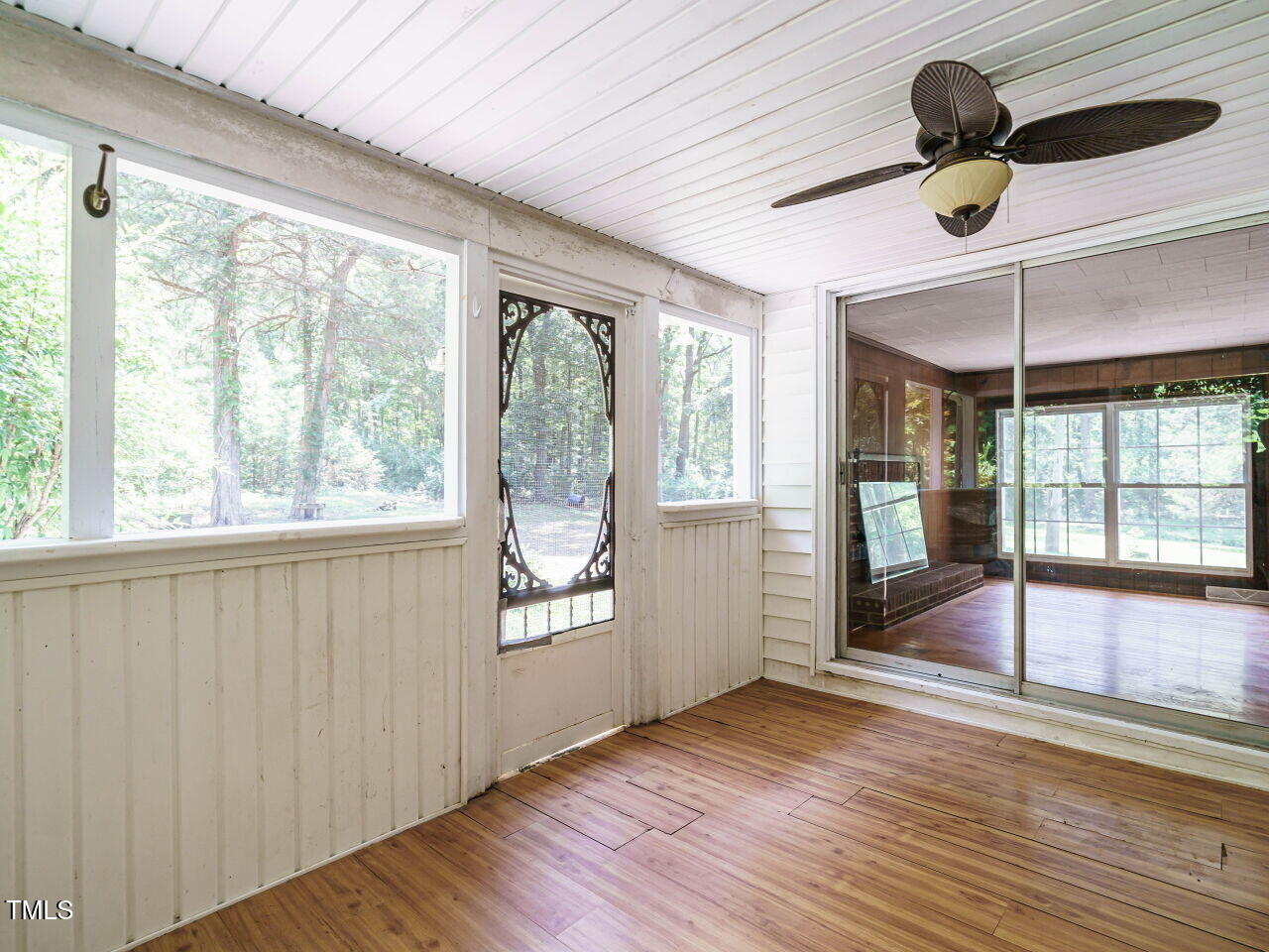 024-1280x960-screened-porch