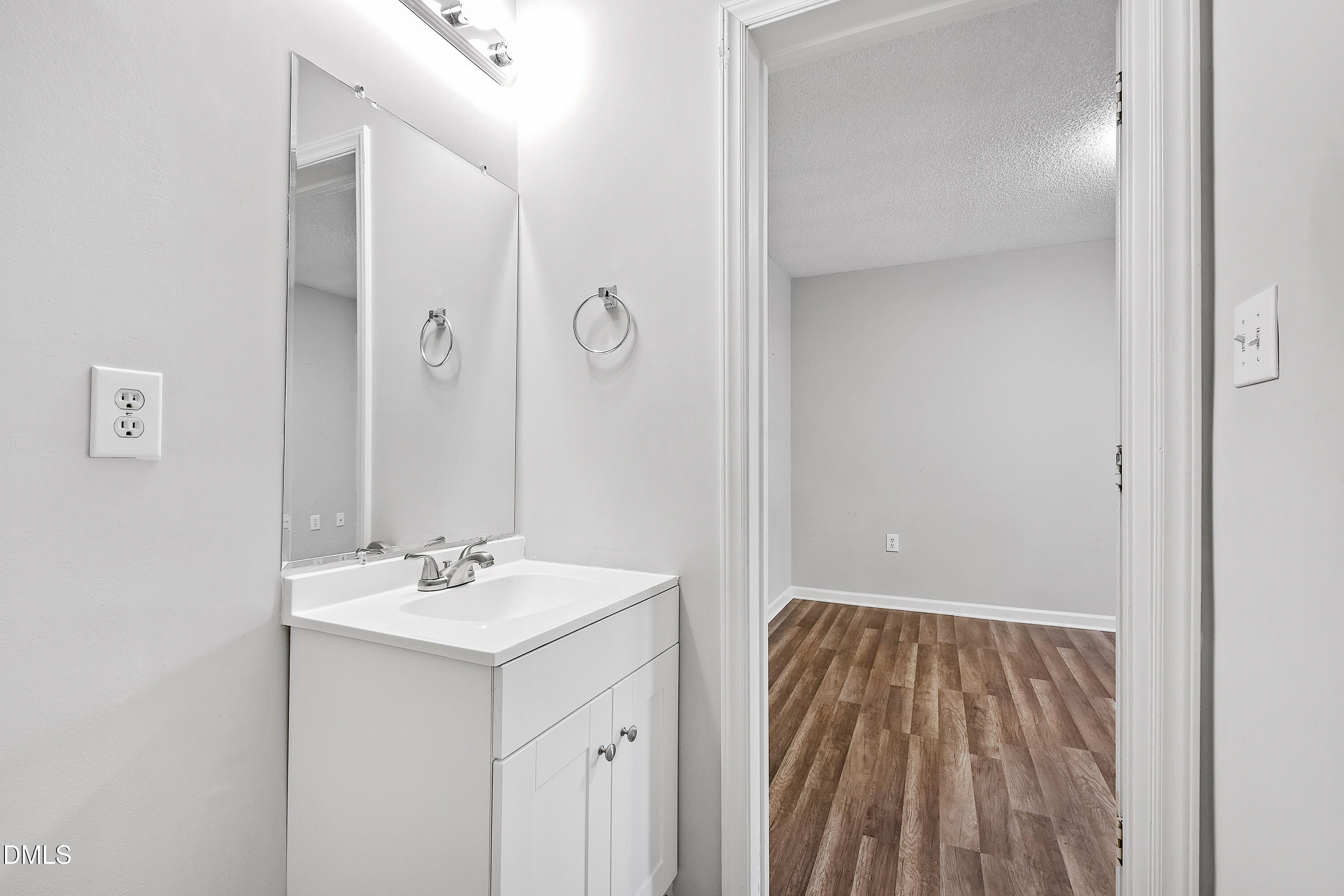 Bathroom01A