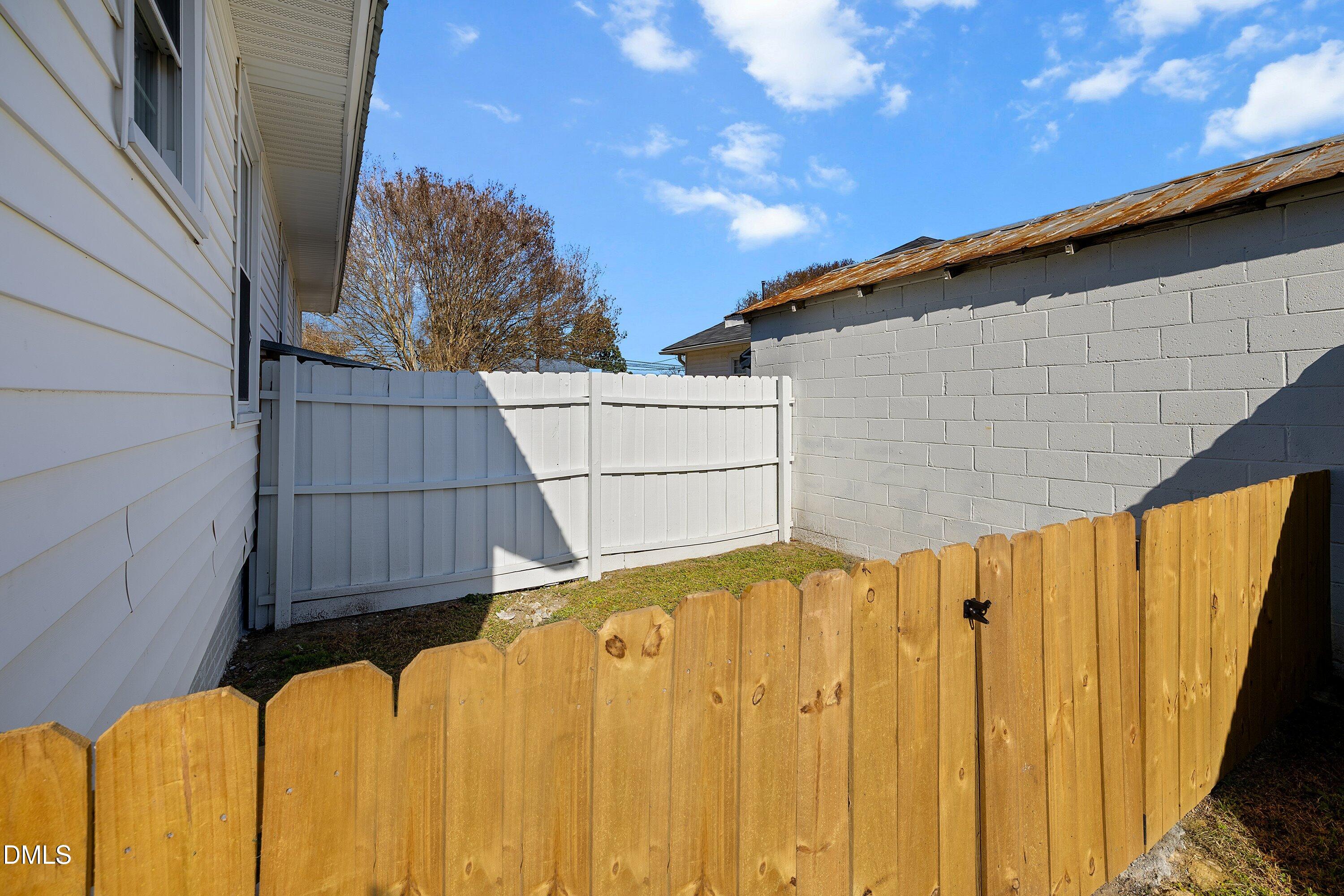 24-403 W E St _0688