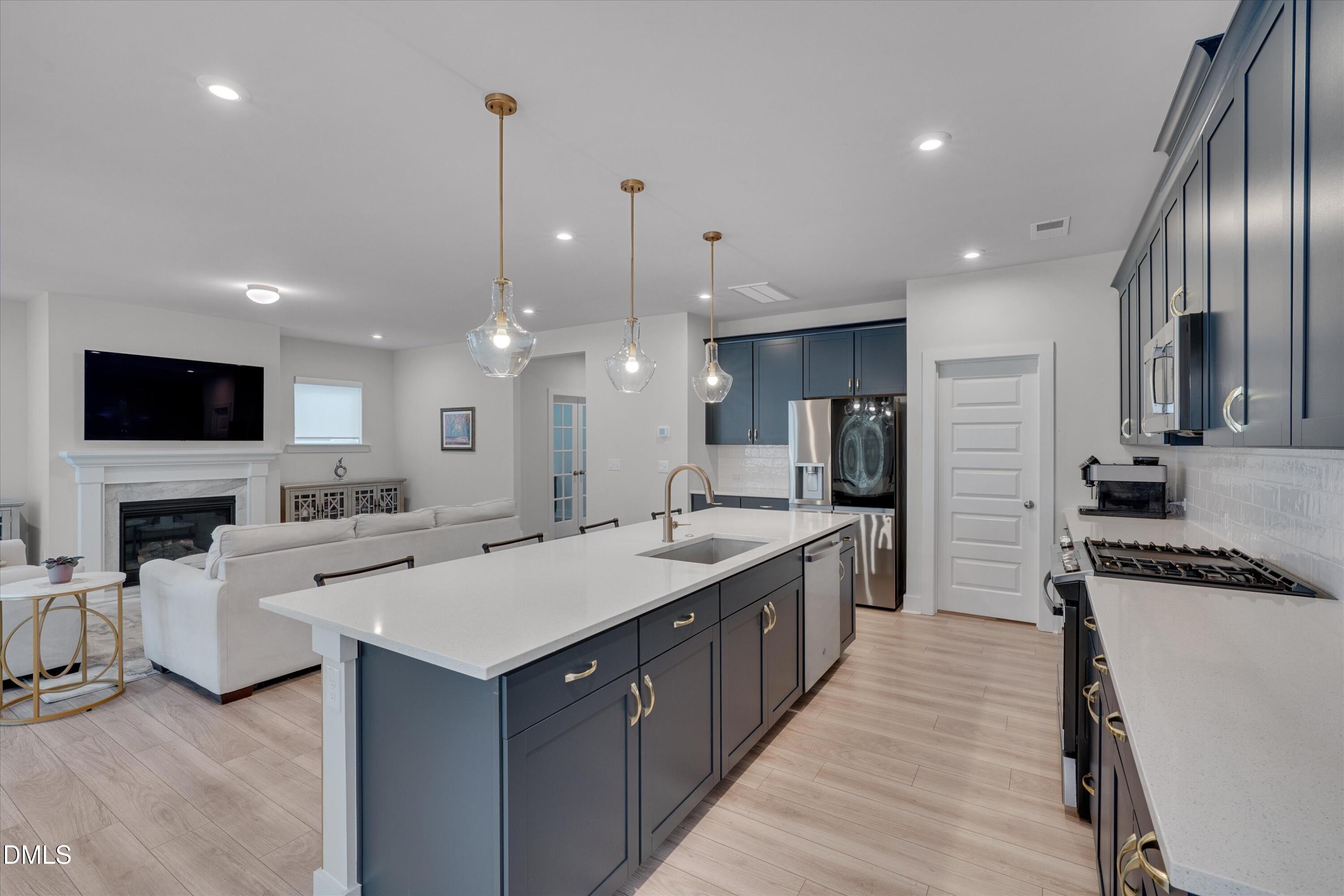 16-2042 Florine-16