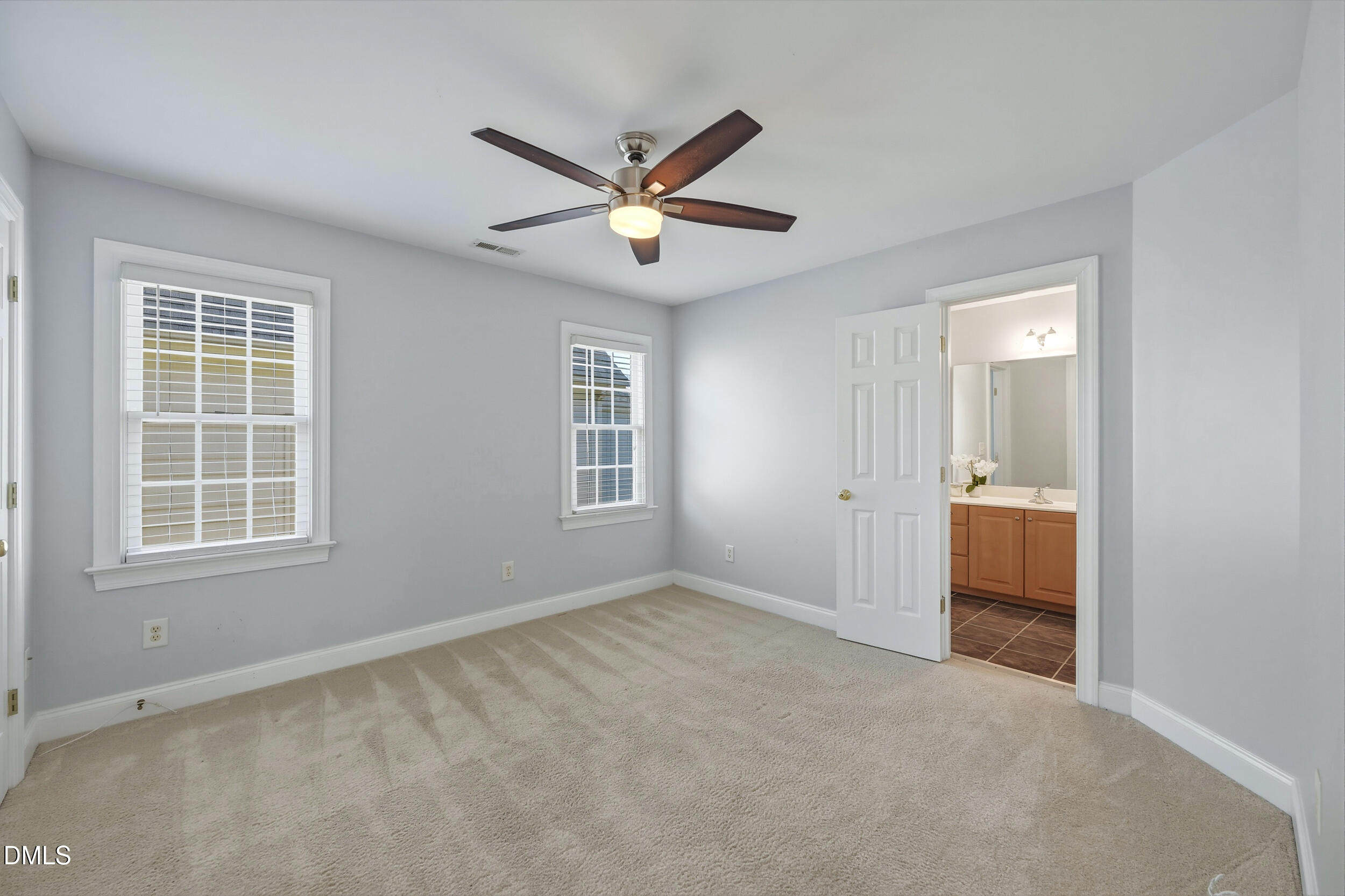 29 -517 commons walk cir, interior
