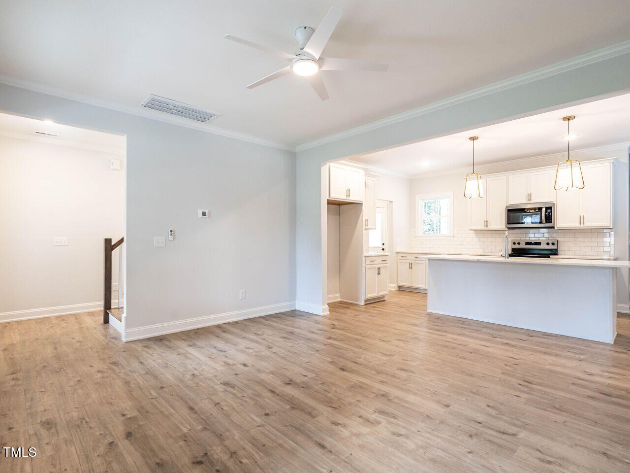 009-1280x960-family-room