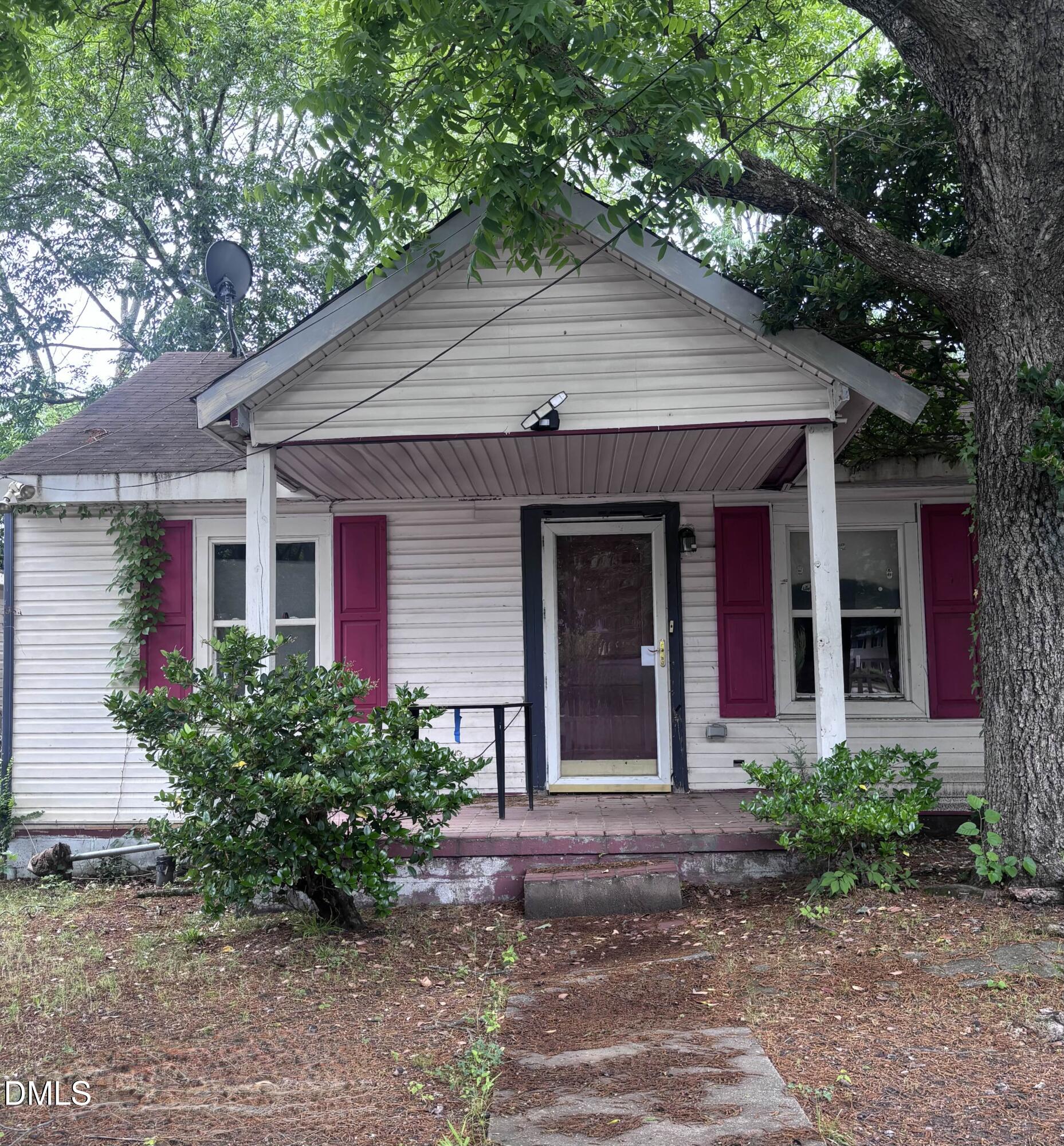 Exterior photo of 800 Vardaman Street, Raleigh, NC 27610. MLS: 10171635
