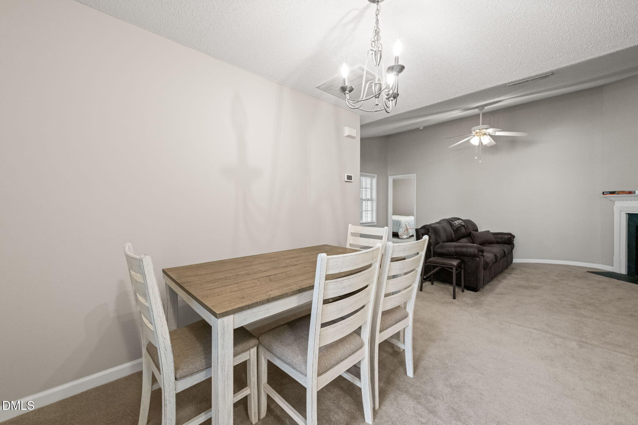 Dining Area (3)