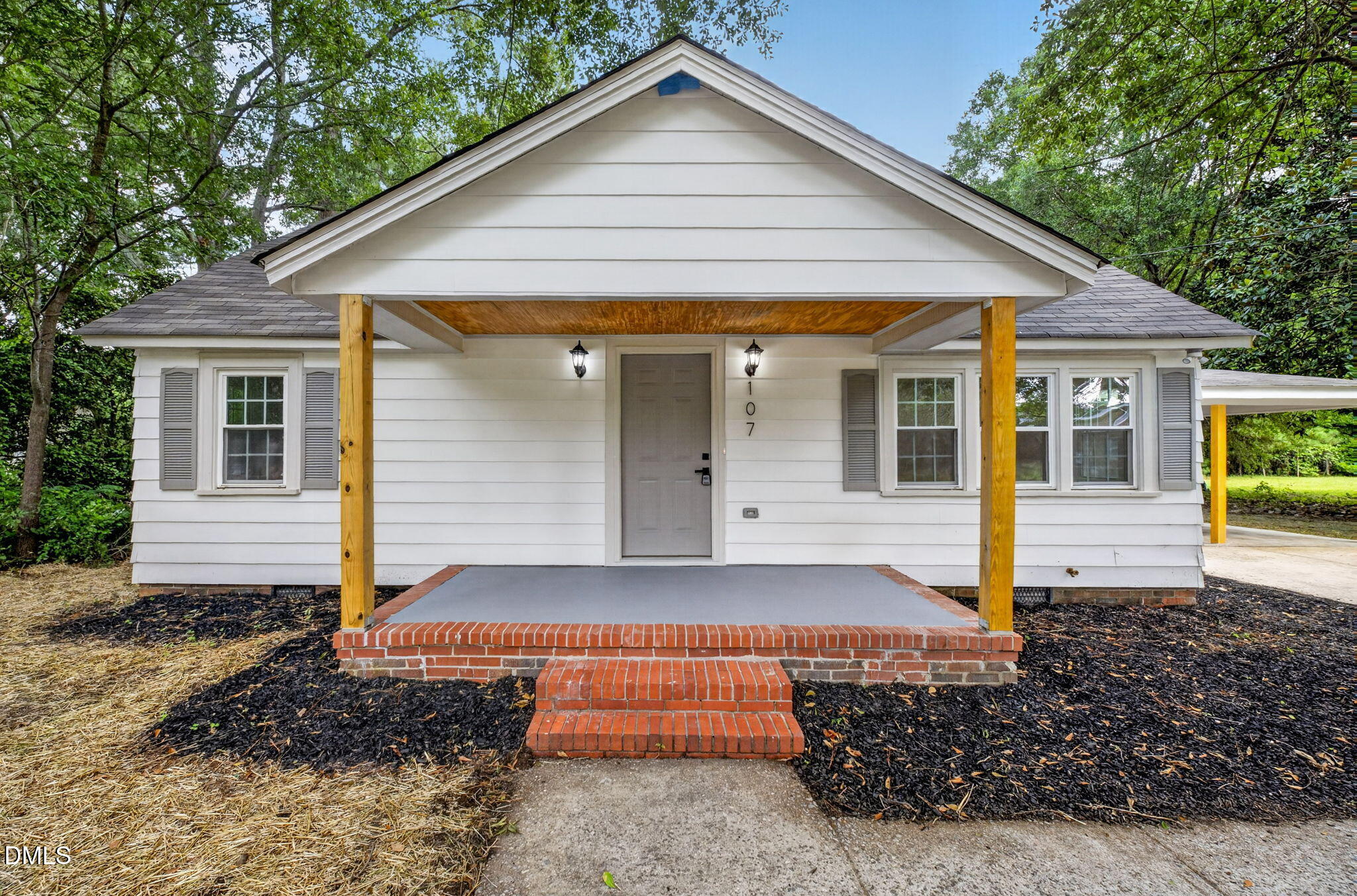 Exterior photo of 107 E Underwood Avenue, Smithfield, NC 27577. MLS: 10189825