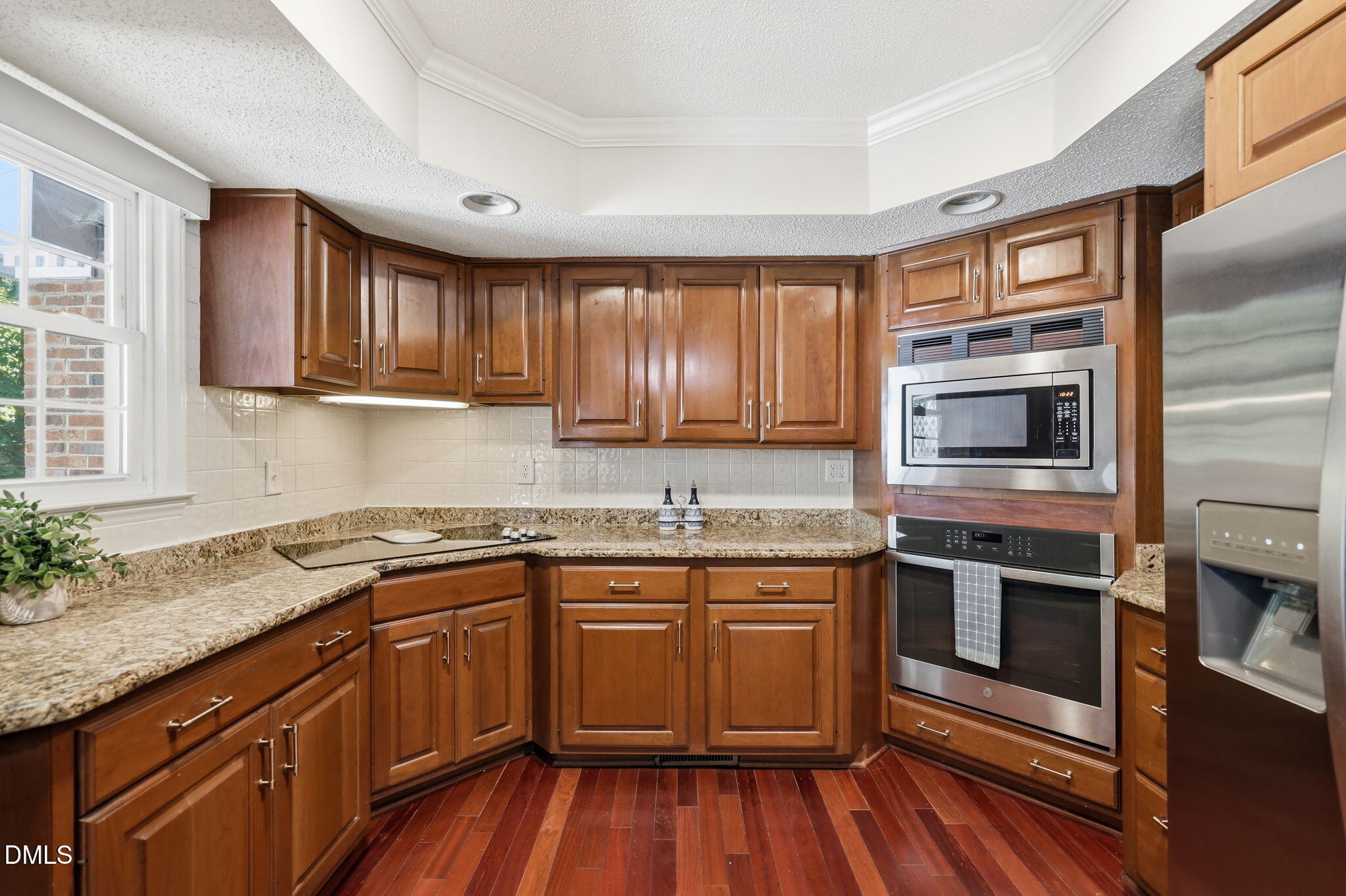 25-web-or-mls-KITCHEN_4071