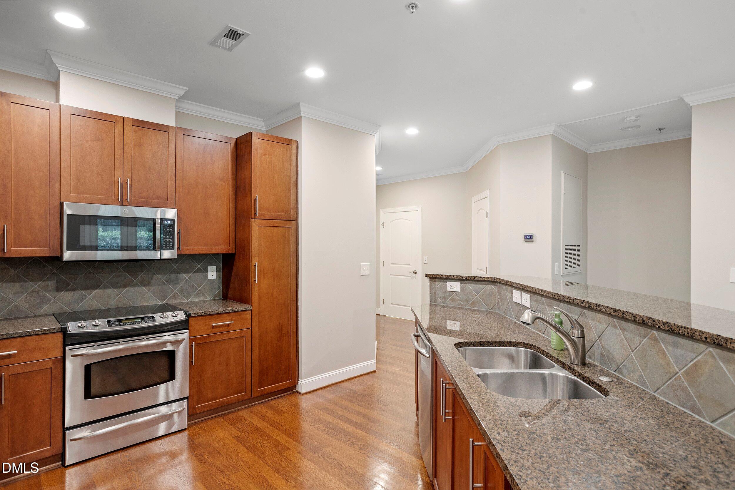 Exterior photo of 2000 Southpoint Landing Way 2101, Durham, NC 27707. MLS: 10187689