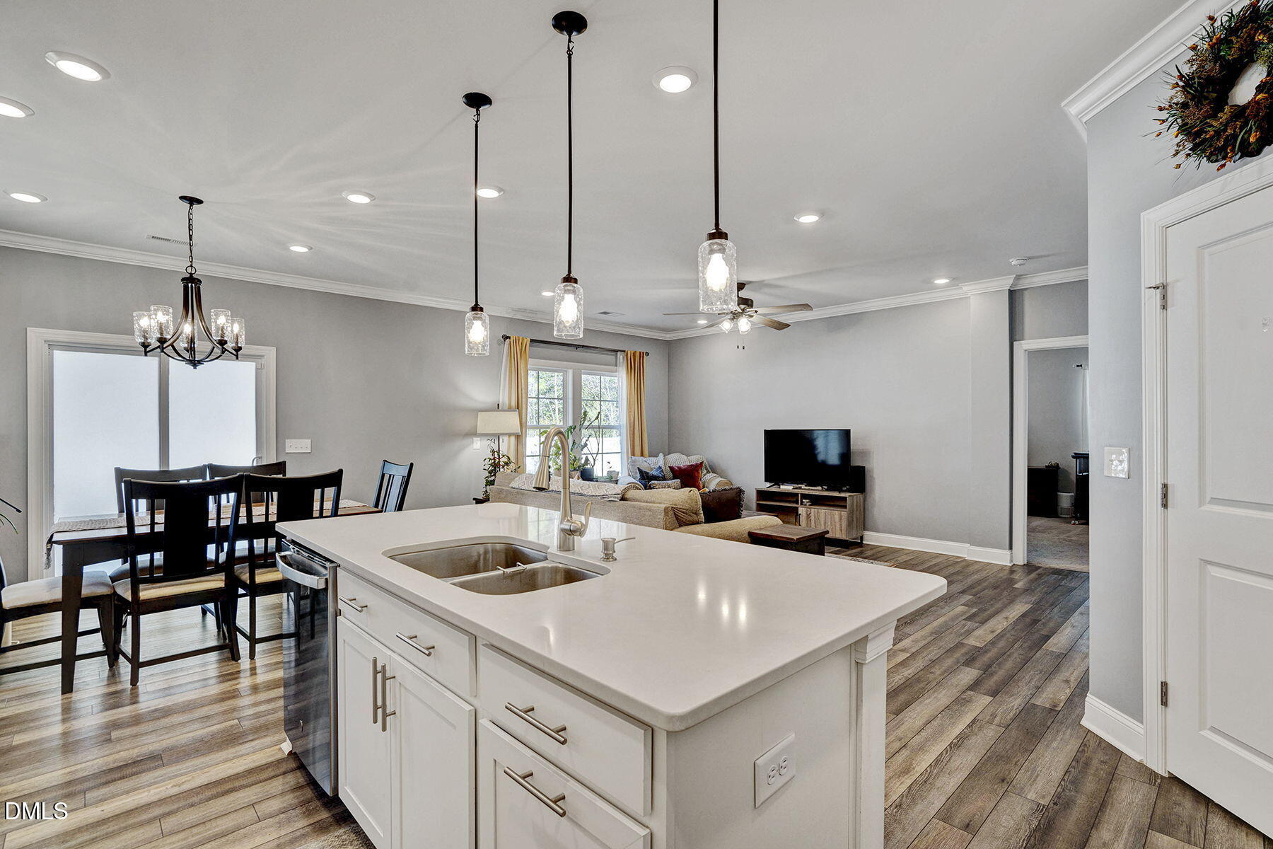 15-web-or-mls-244 Chateau Way-21