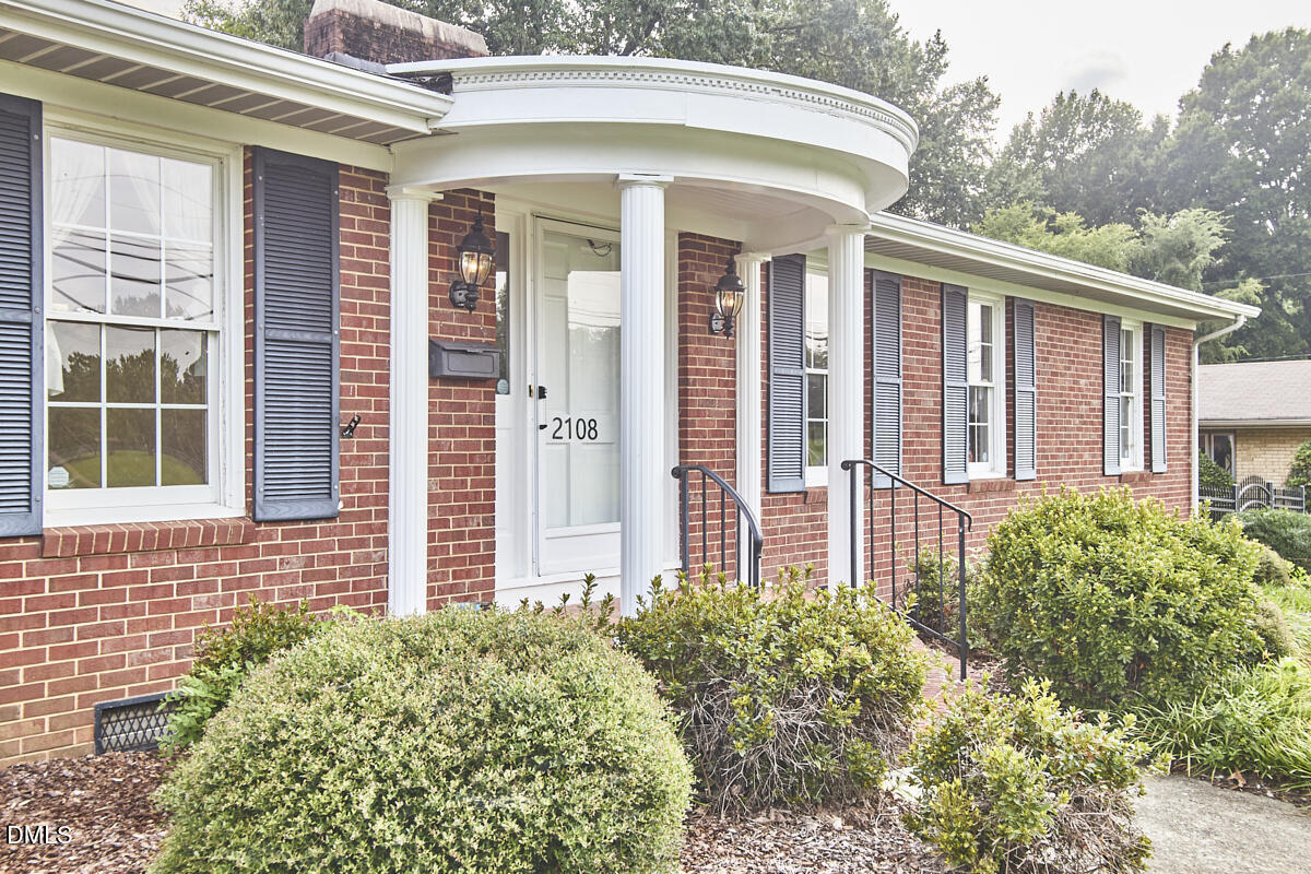 Exterior photo of 2108 Edgewood Avenue, Burlington, NC 27215. MLS: 10183439
