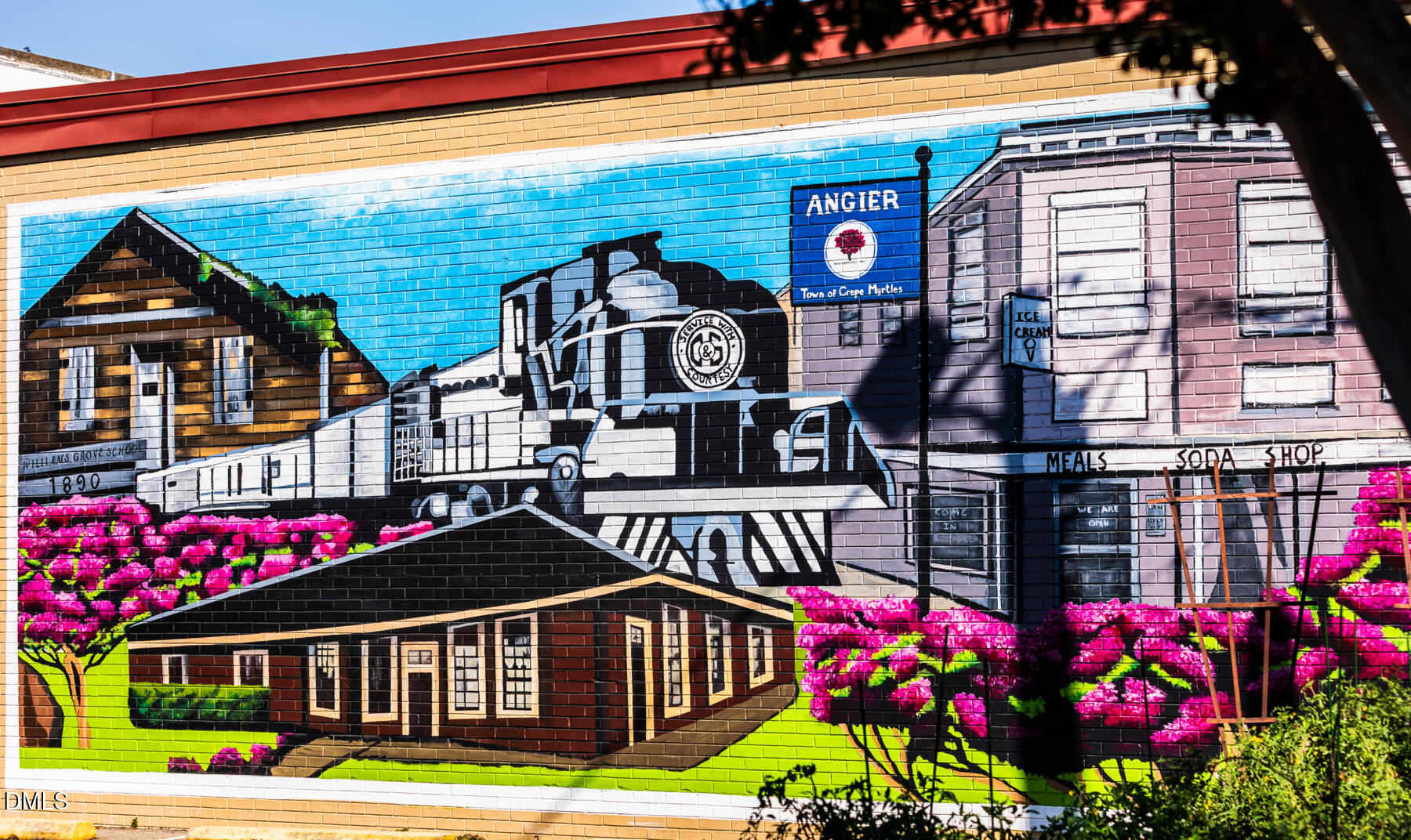 RDU_Lifestyle Image_Mural Downtown Angie