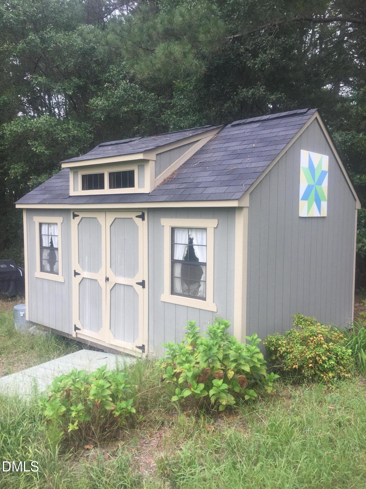 Exterior photo of 586 Shade Tree Road, Benson, NC 27504. MLS: 10174900